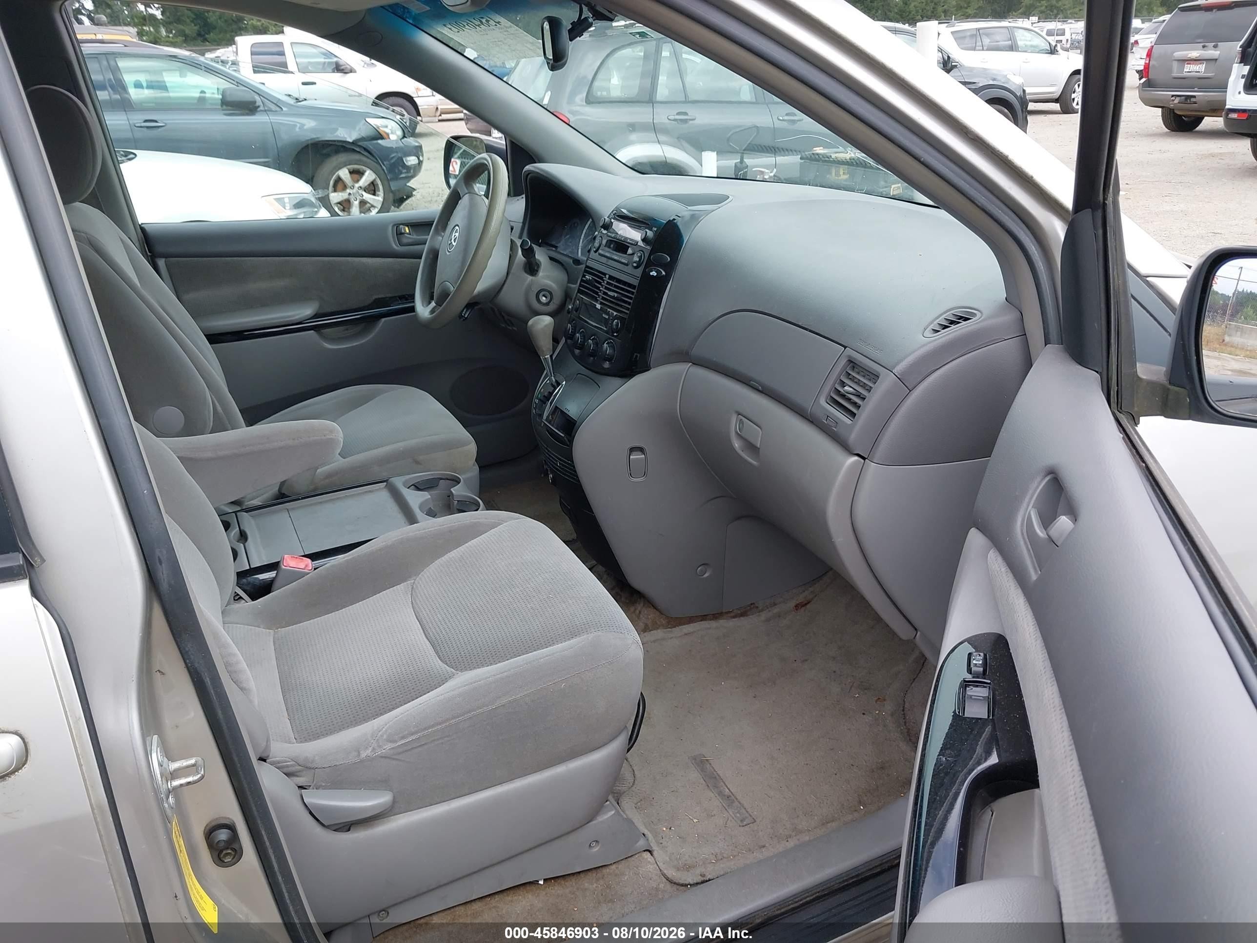 2005 Toyota Sienna Le Silver vin: 5TDZA23C85S264514