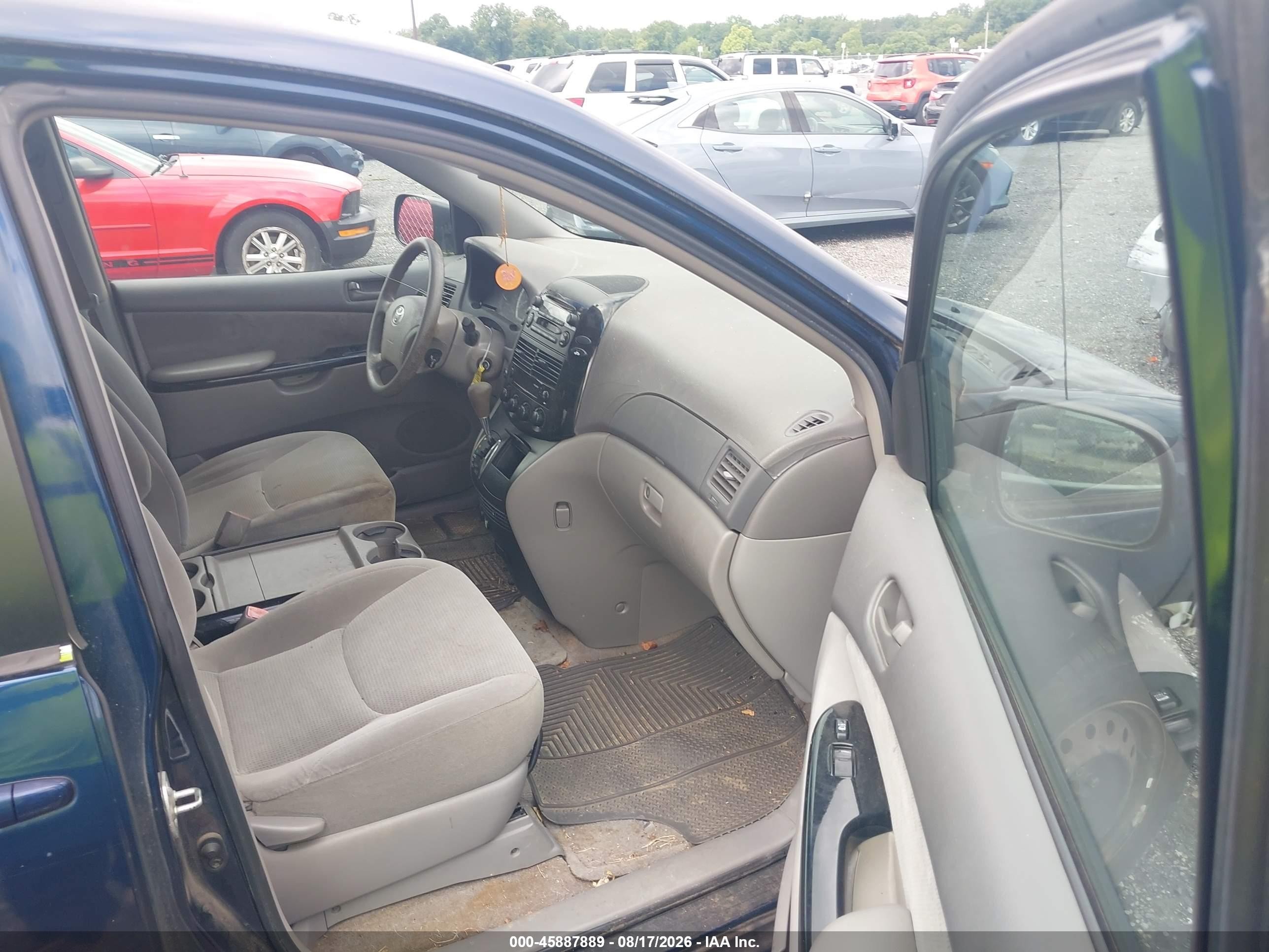 2005 Toyota Sienna Le Blue vin: 5TDZA23C85S370123
