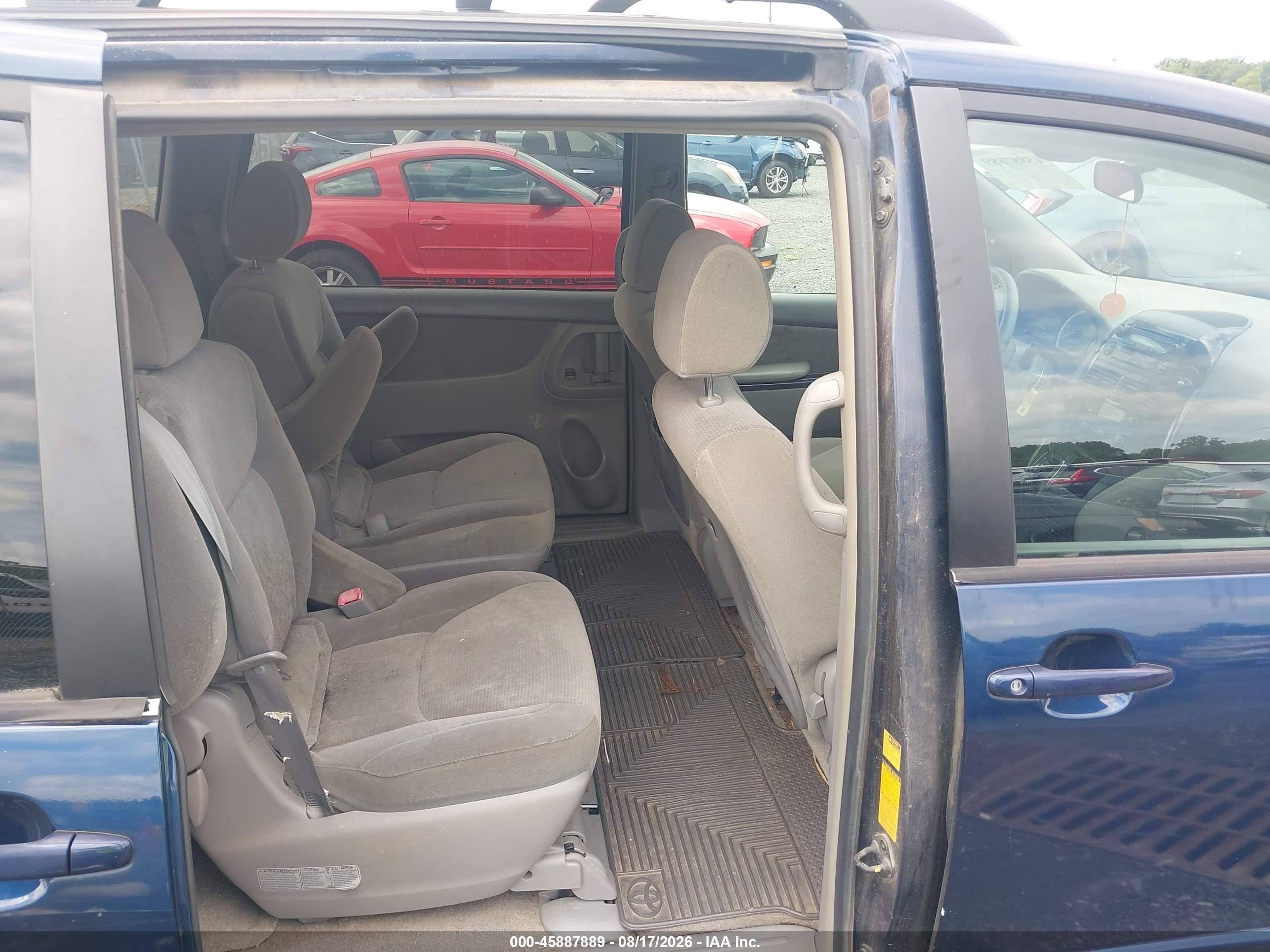 2005 Toyota Sienna Le Blue vin: 5TDZA23C85S370123