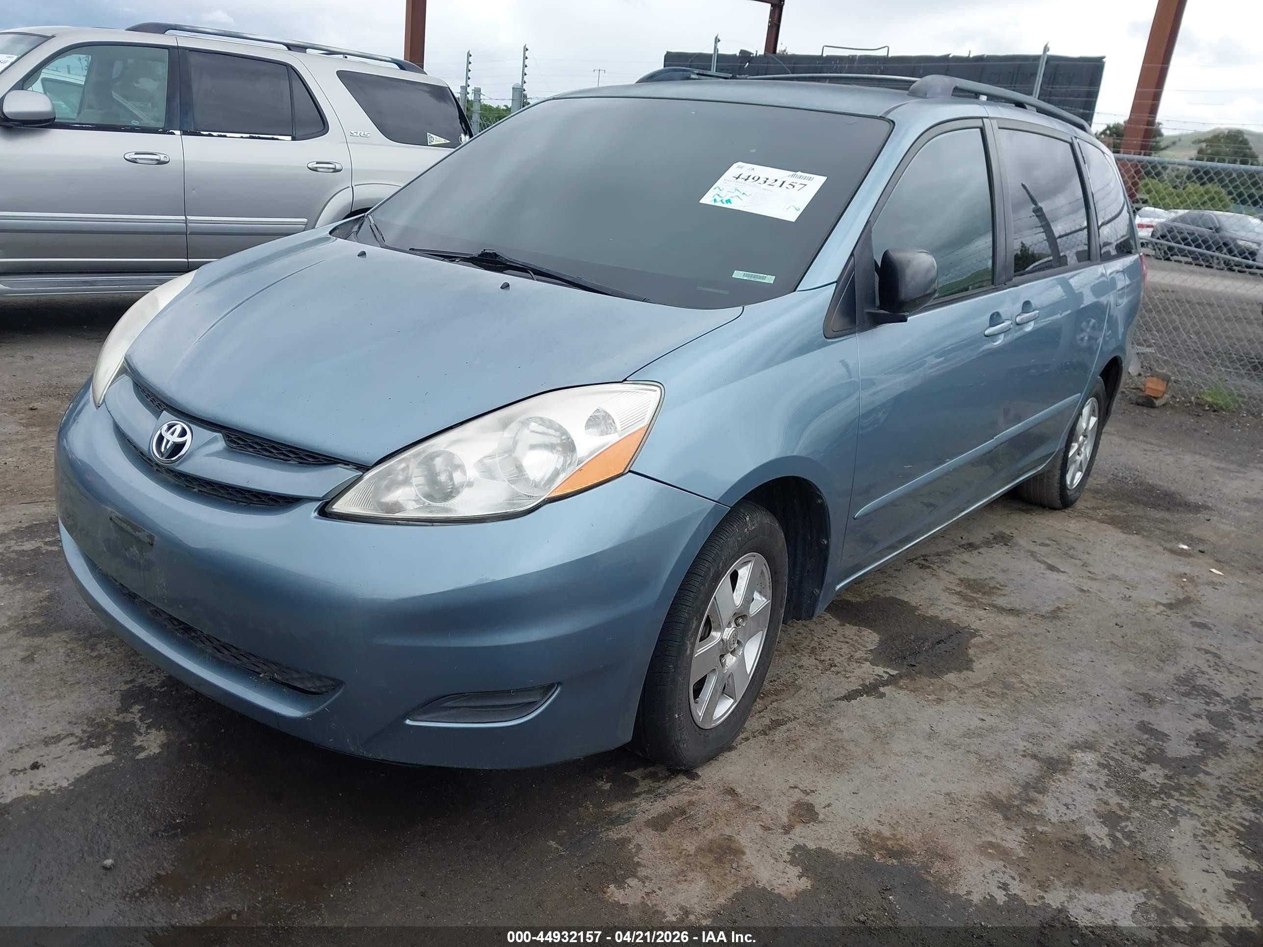 2006 Toyota Sienna Le Blue vin: 5TDZA23C86S437353