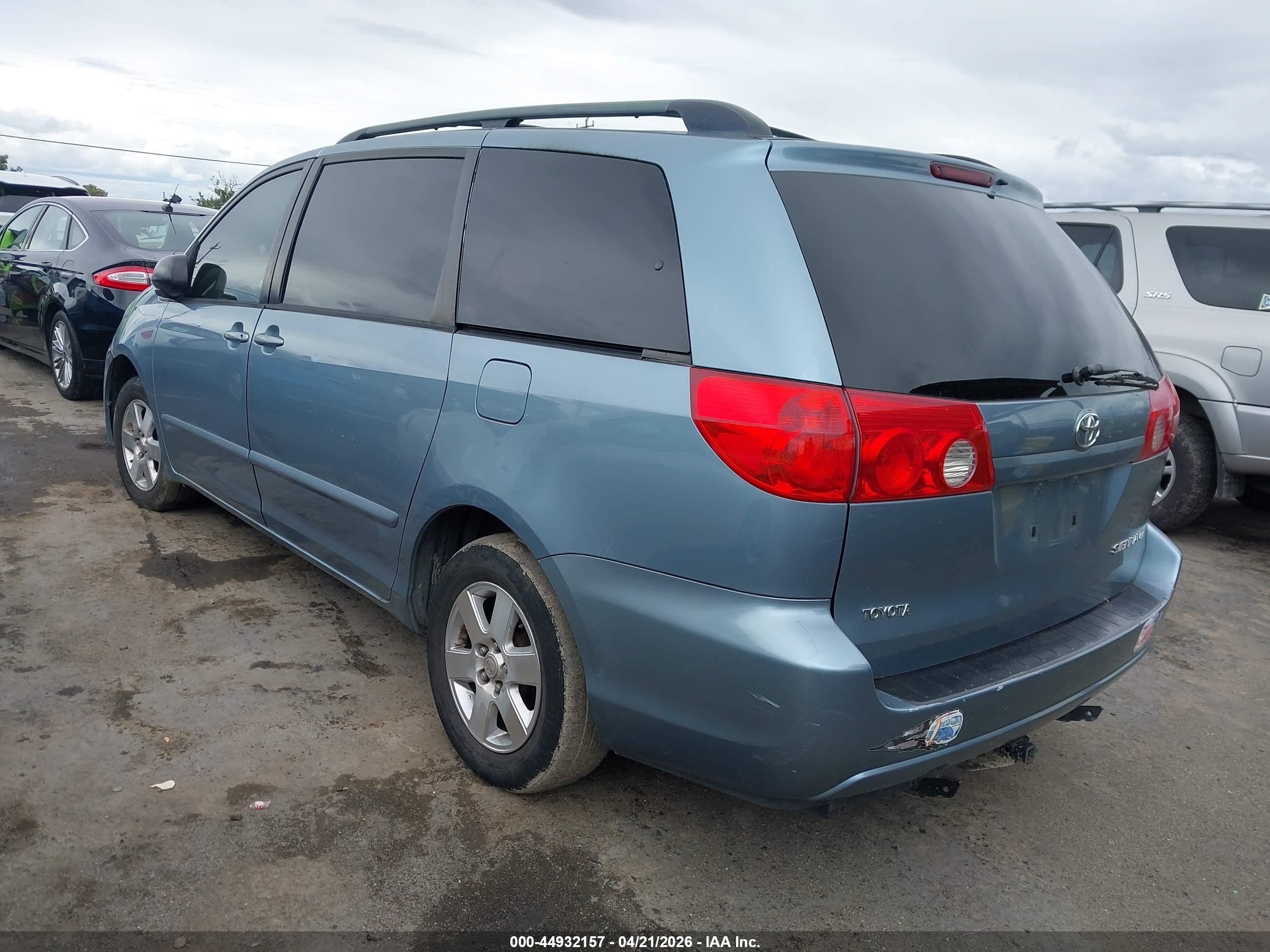 2006 Toyota Sienna Le Blue vin: 5TDZA23C86S437353