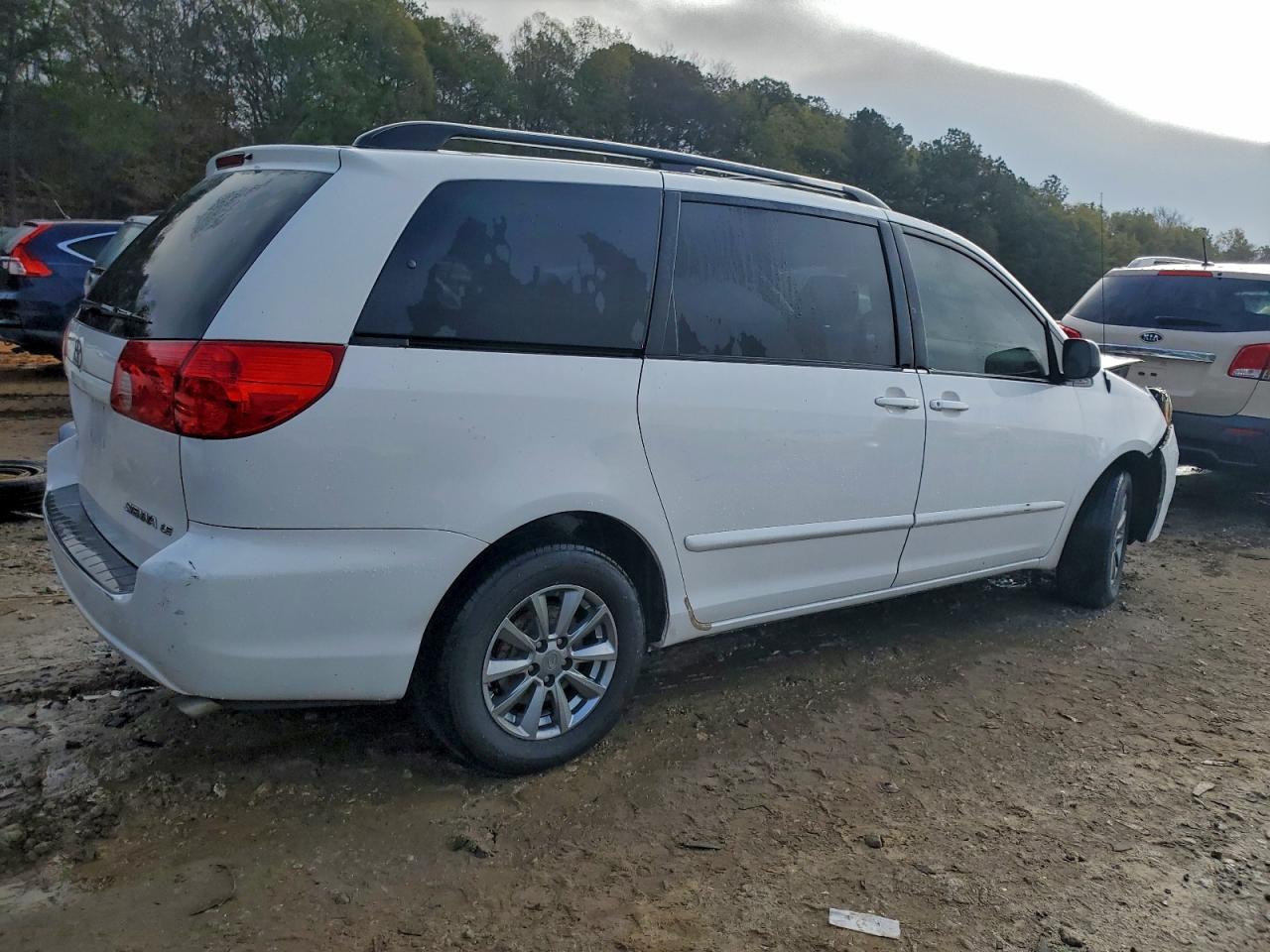 2006 Toyota Sienna Le 7 Passenger White vin: 5TDZA23C86S458672