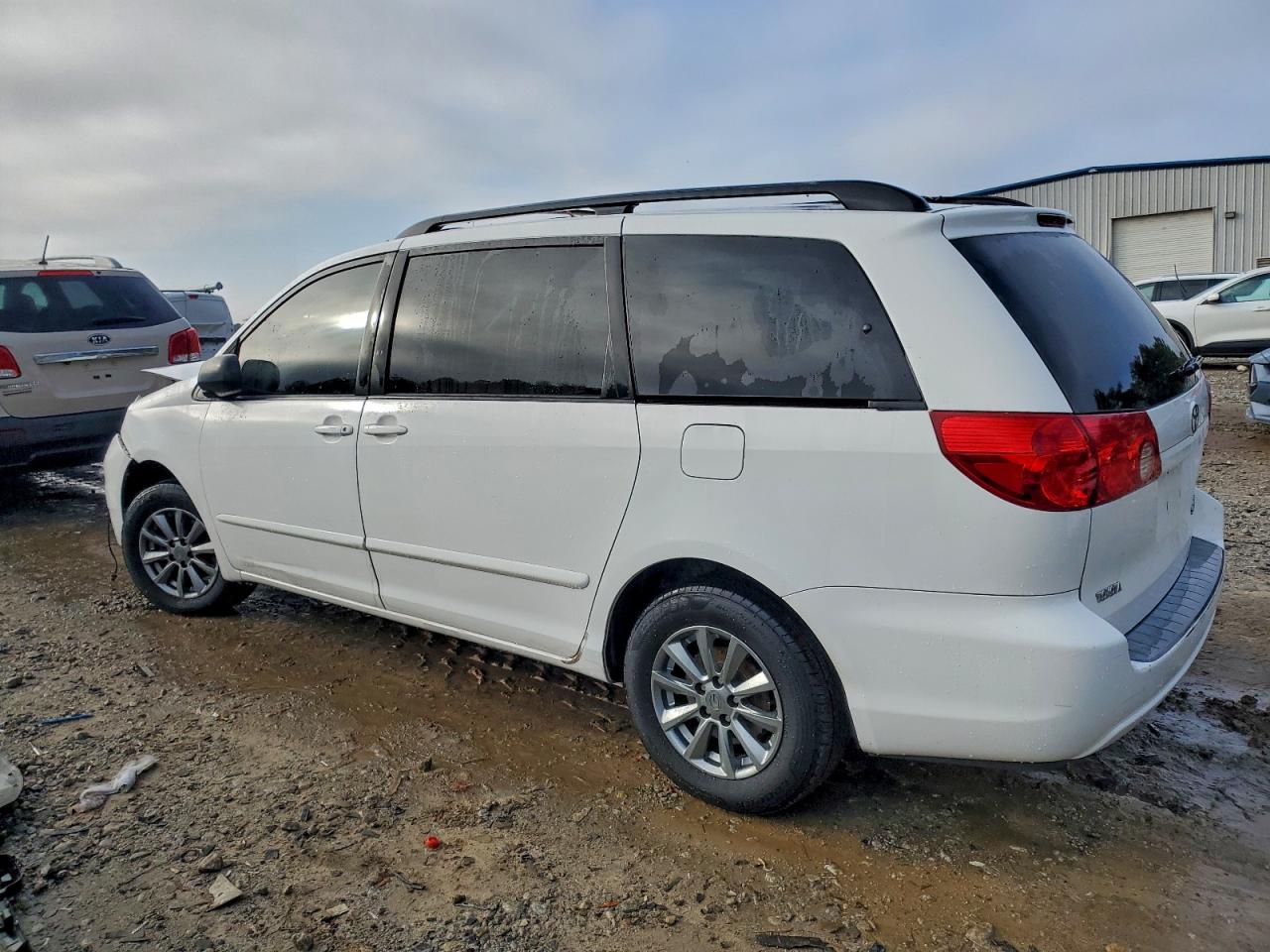 2006 Toyota Sienna Le 7 Passenger White vin: 5TDZA23C86S458672