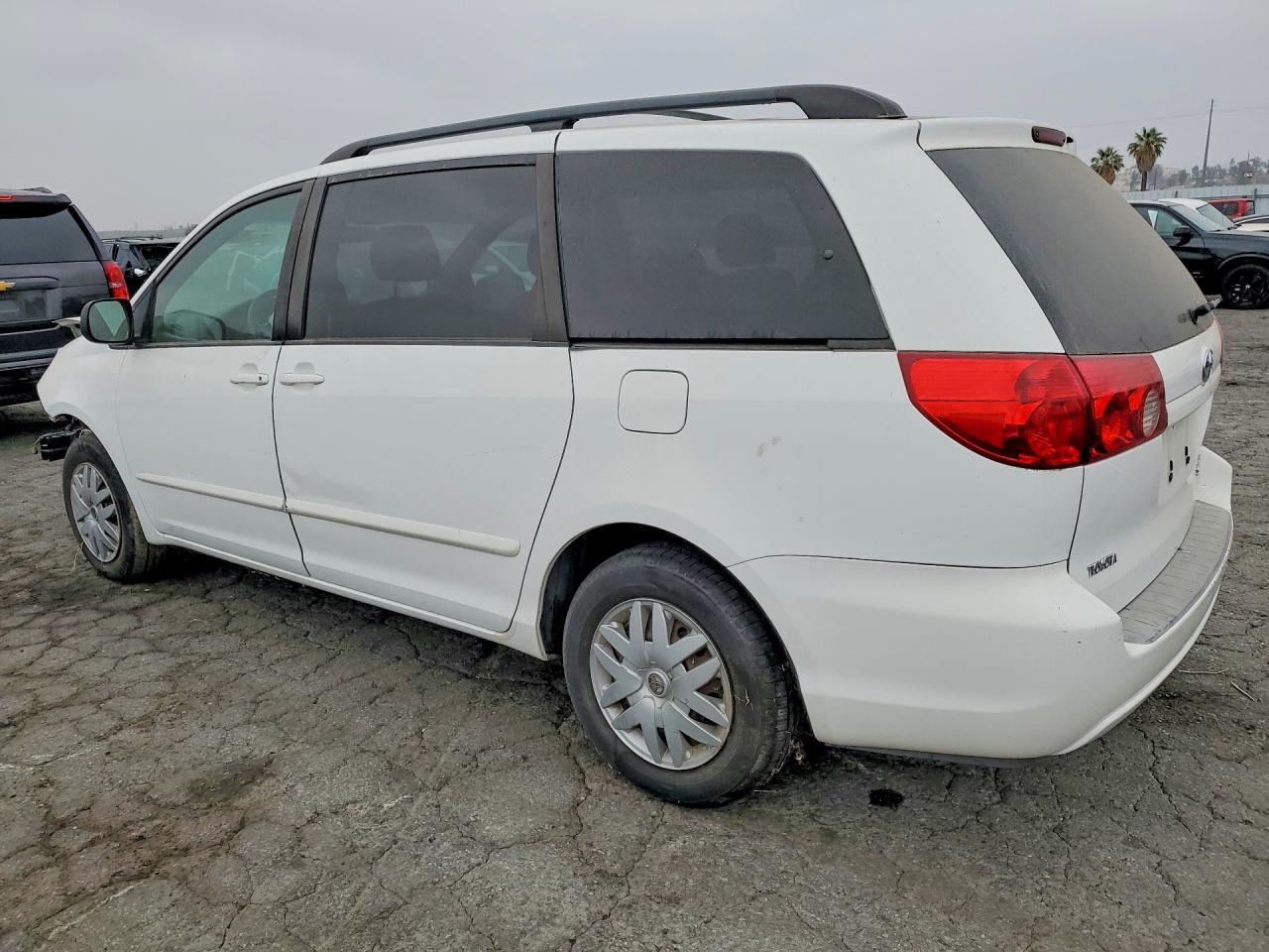 2006 Toyota Sienna Le 8 Passenger White vin: 5TDZA23C86S467730