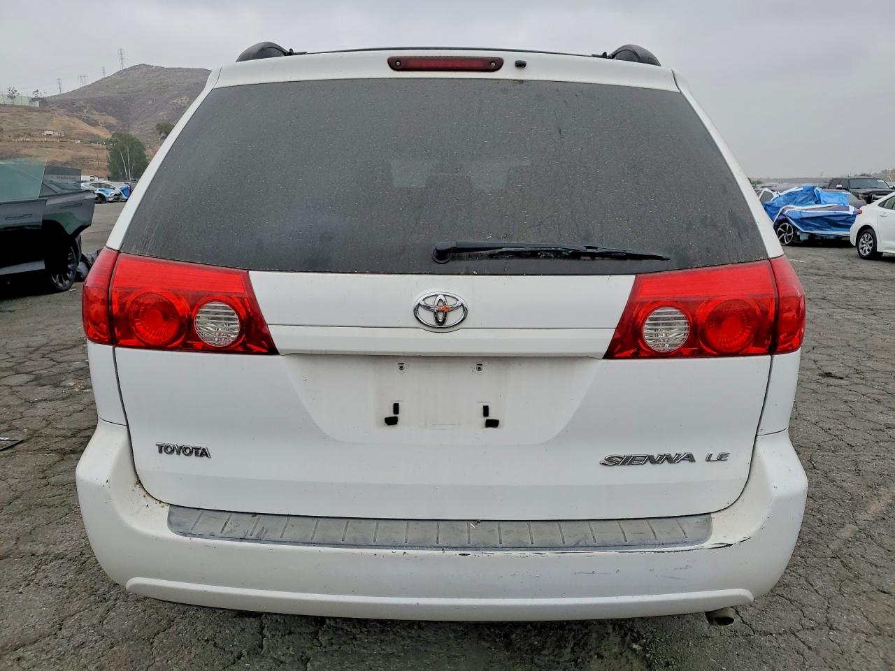 2006 Toyota Sienna Le 8 Passenger White vin: 5TDZA23C86S467730