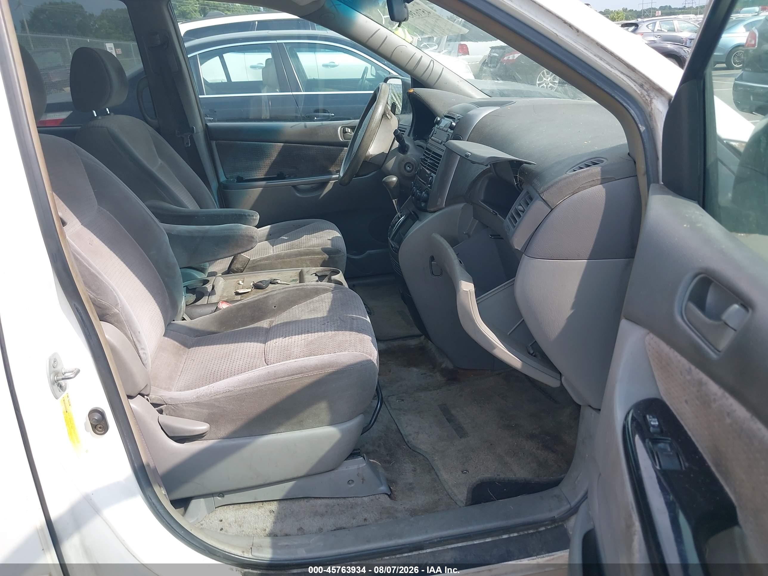 2006 Toyota Sienna Le Белый vin: 5TDZA23C86S513069