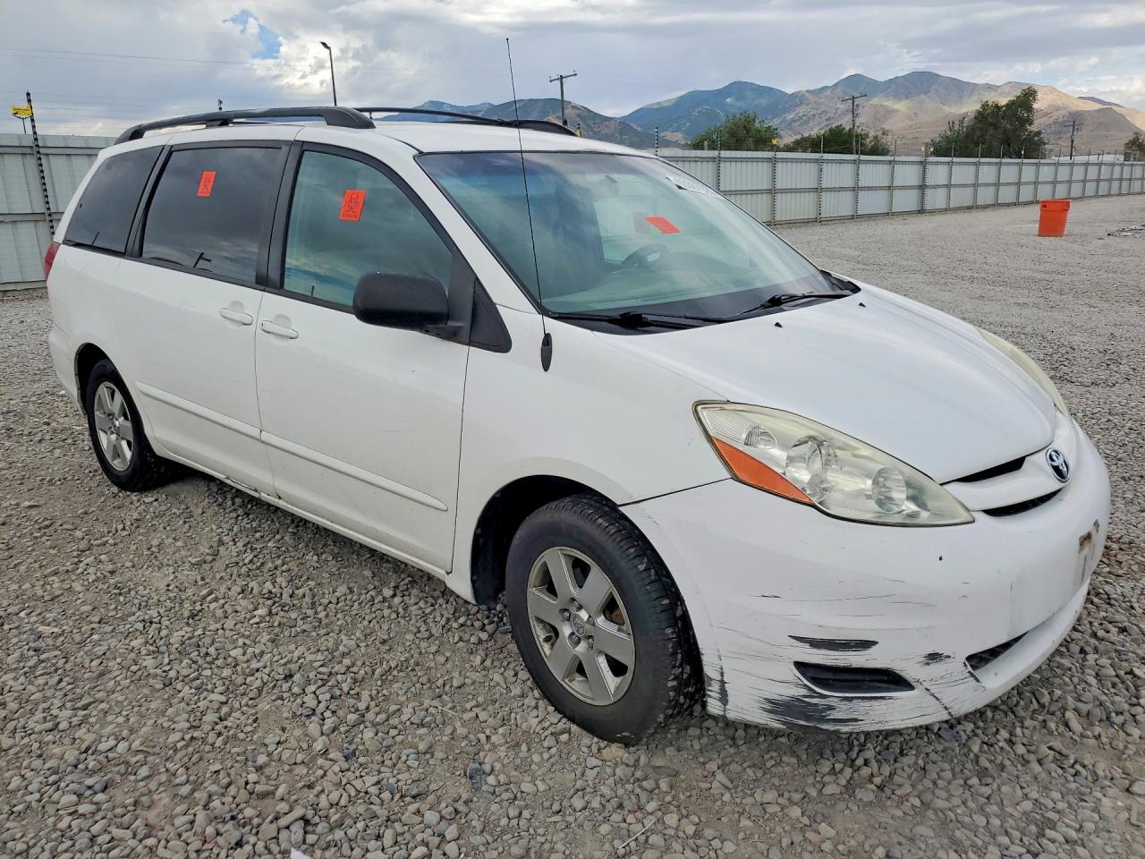 2006 Toyota Sienna Le 8 Passenger White vin: 5TDZA23C86S547321