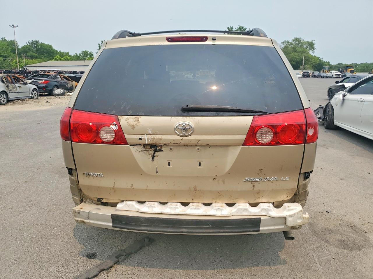 2006 Toyota Sienna Le 7 Passenger Gold vin: 5TDZA23C86S564300