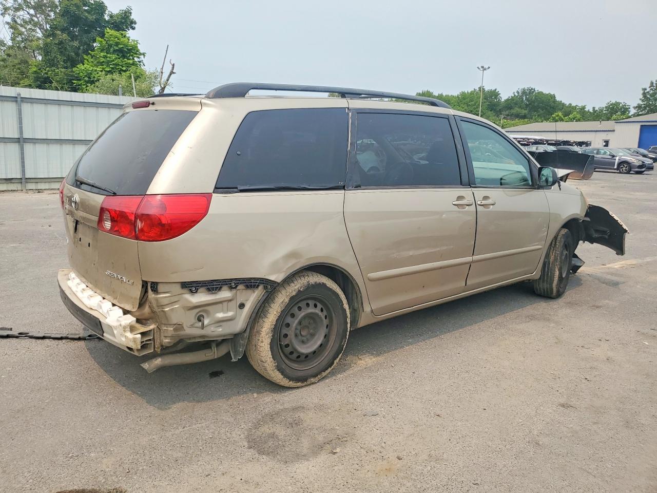 2006 Toyota Sienna Le 7 Passenger Gold vin: 5TDZA23C86S564300