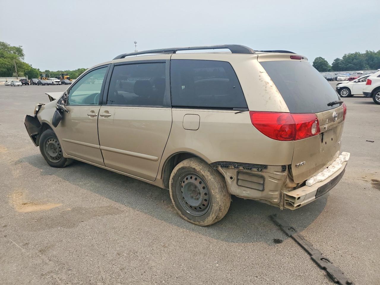 2006 Toyota Sienna Le 7 Passenger Gold vin: 5TDZA23C86S564300