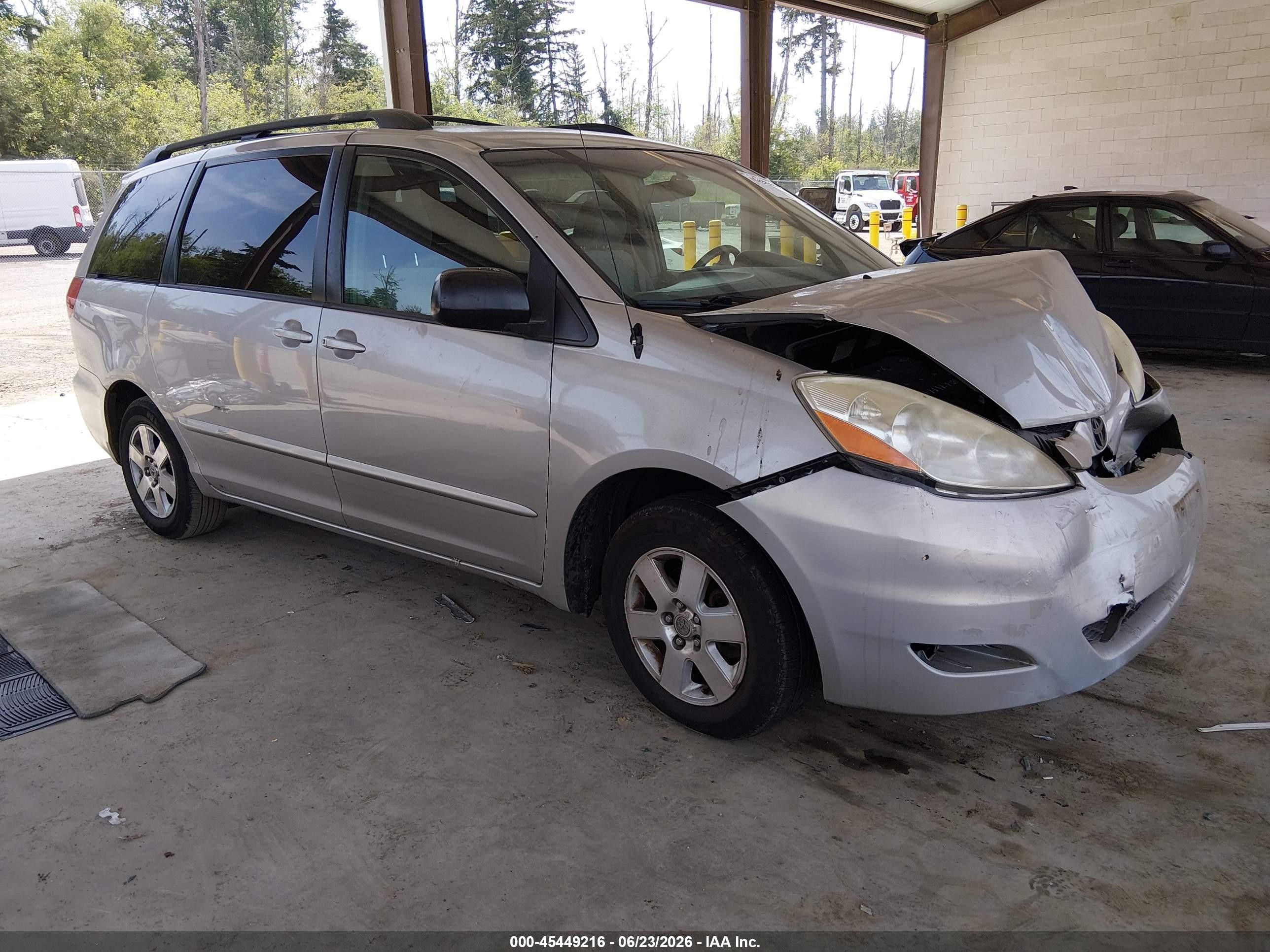 2006 Toyota Sienna Le Серебряный vin: 5TDZA23C86S569044