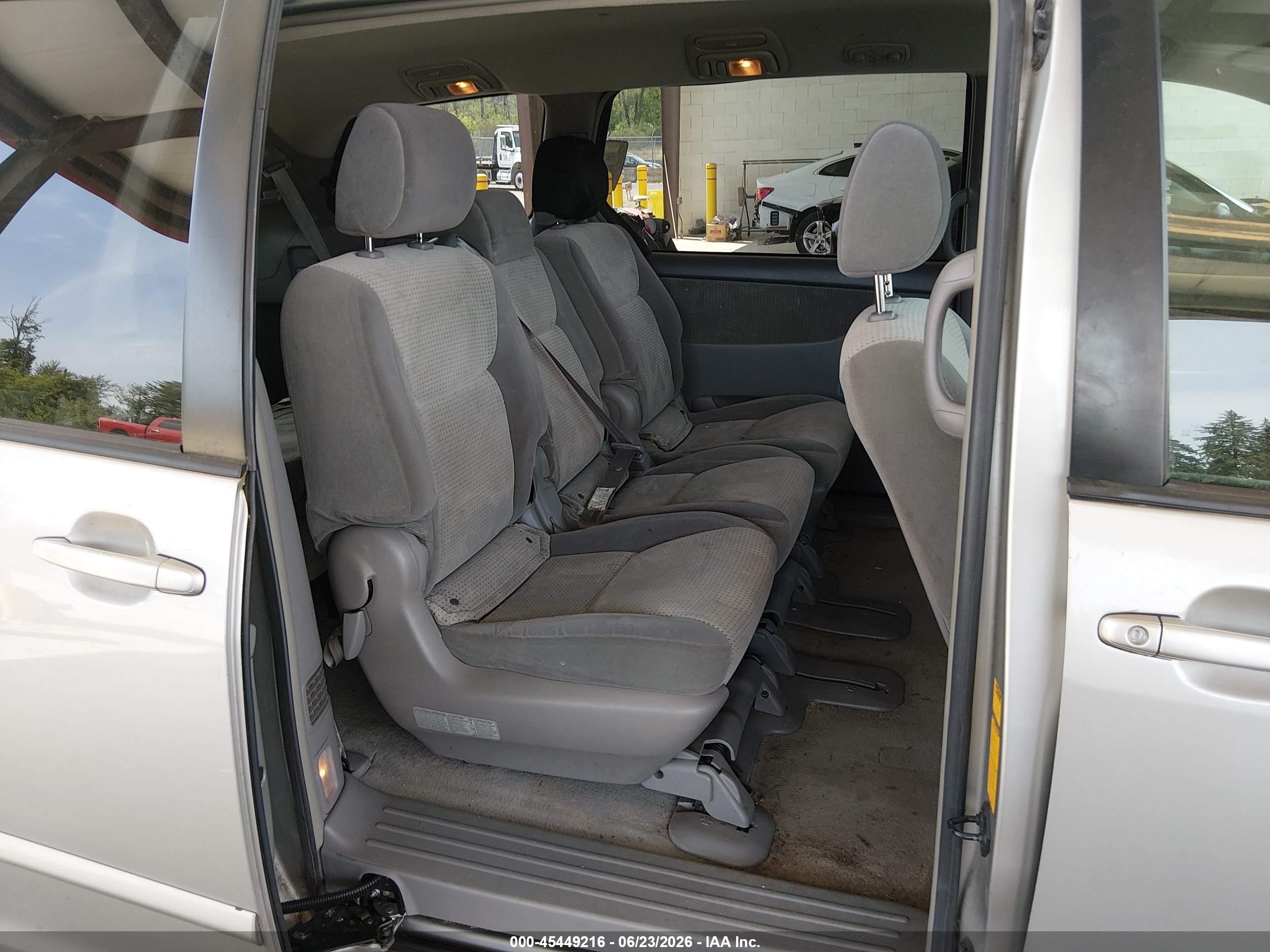2006 Toyota Sienna Le Silver vin: 5TDZA23C86S569044