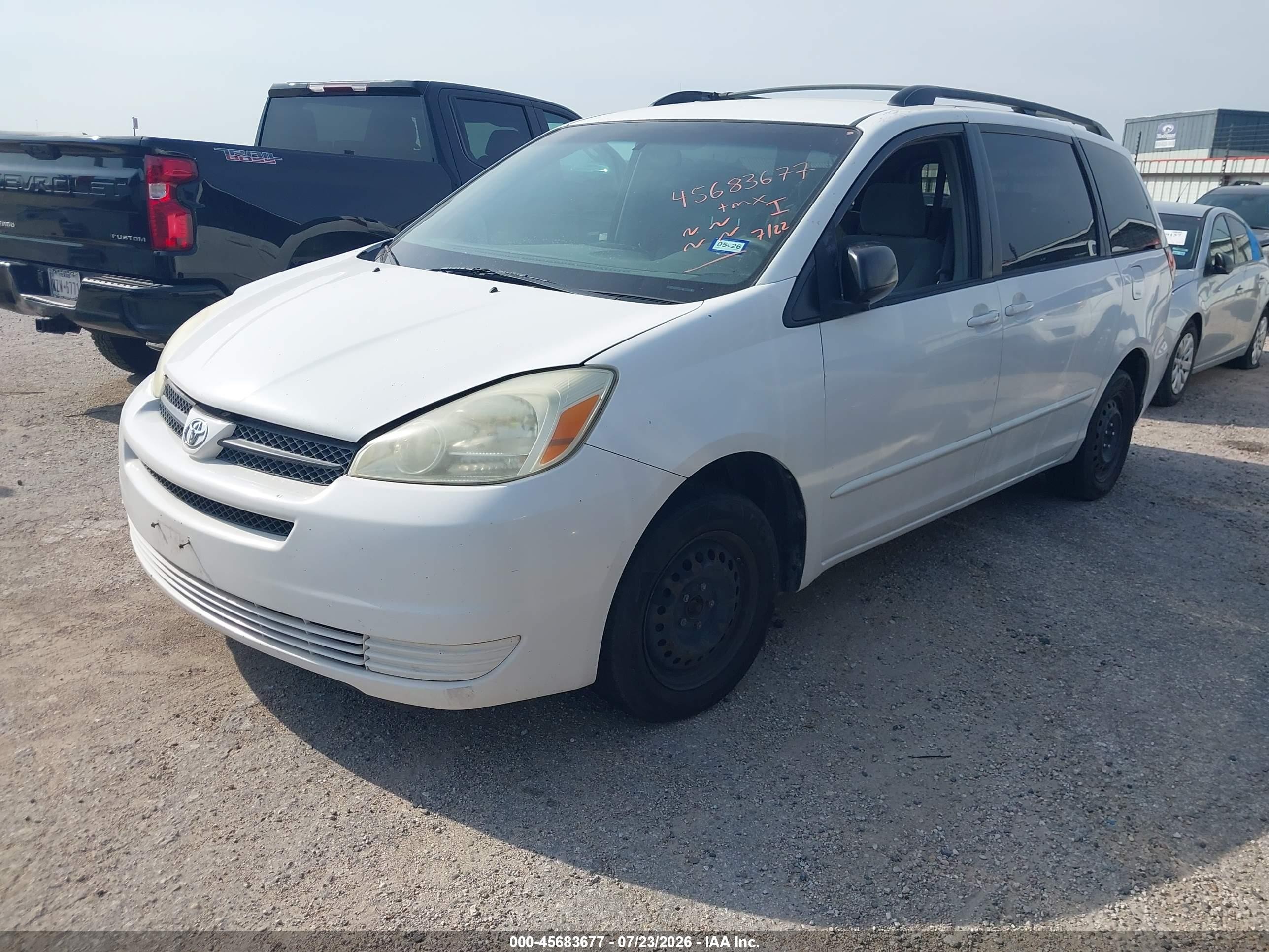 2004 Toyota Sienna Le White vin: 5TDZA23C94S008171