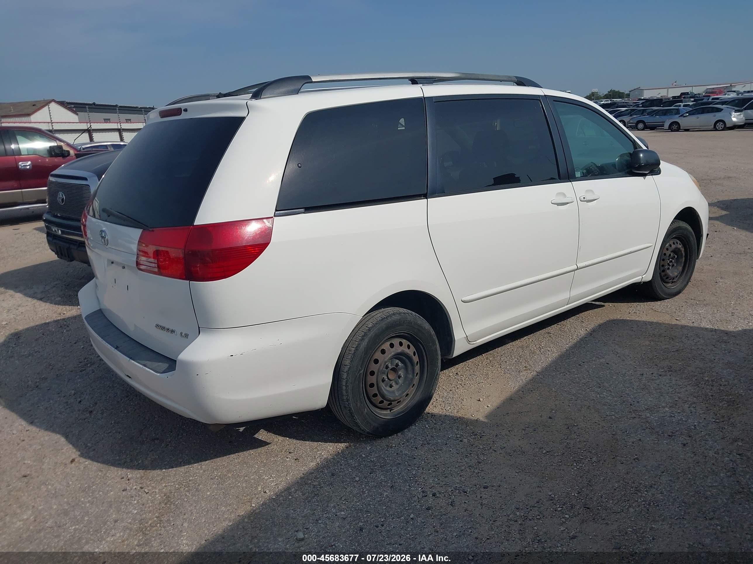 2004 Toyota Sienna Le White vin: 5TDZA23C94S008171