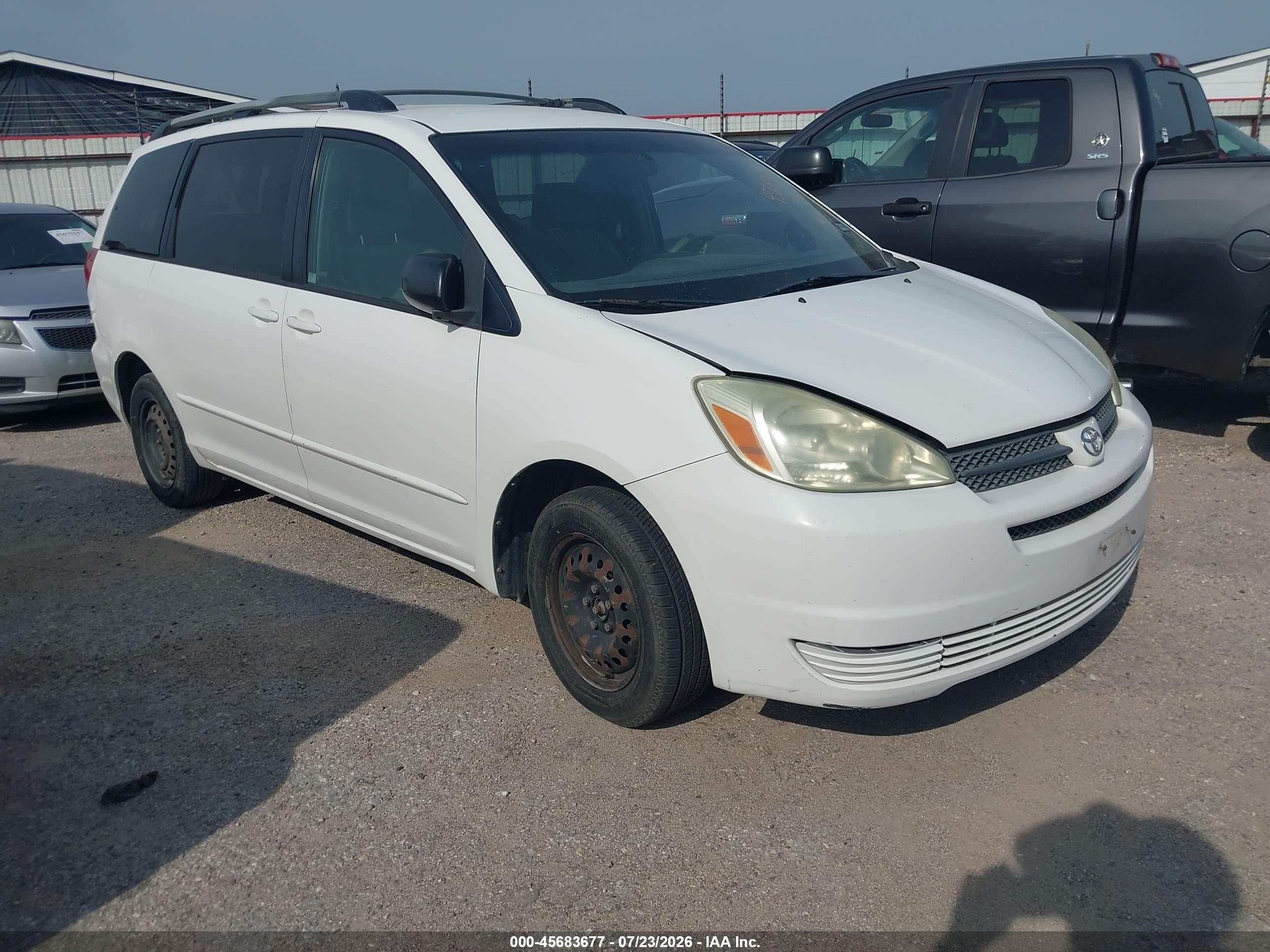 2004 Toyota Sienna Le White vin: 5TDZA23C94S008171