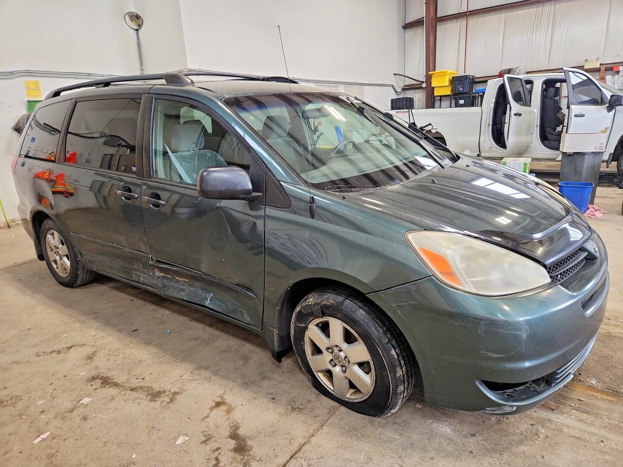 2004 Toyota Sienna Ce 7 Passenger Green vin: 5TDZA23C94S011068