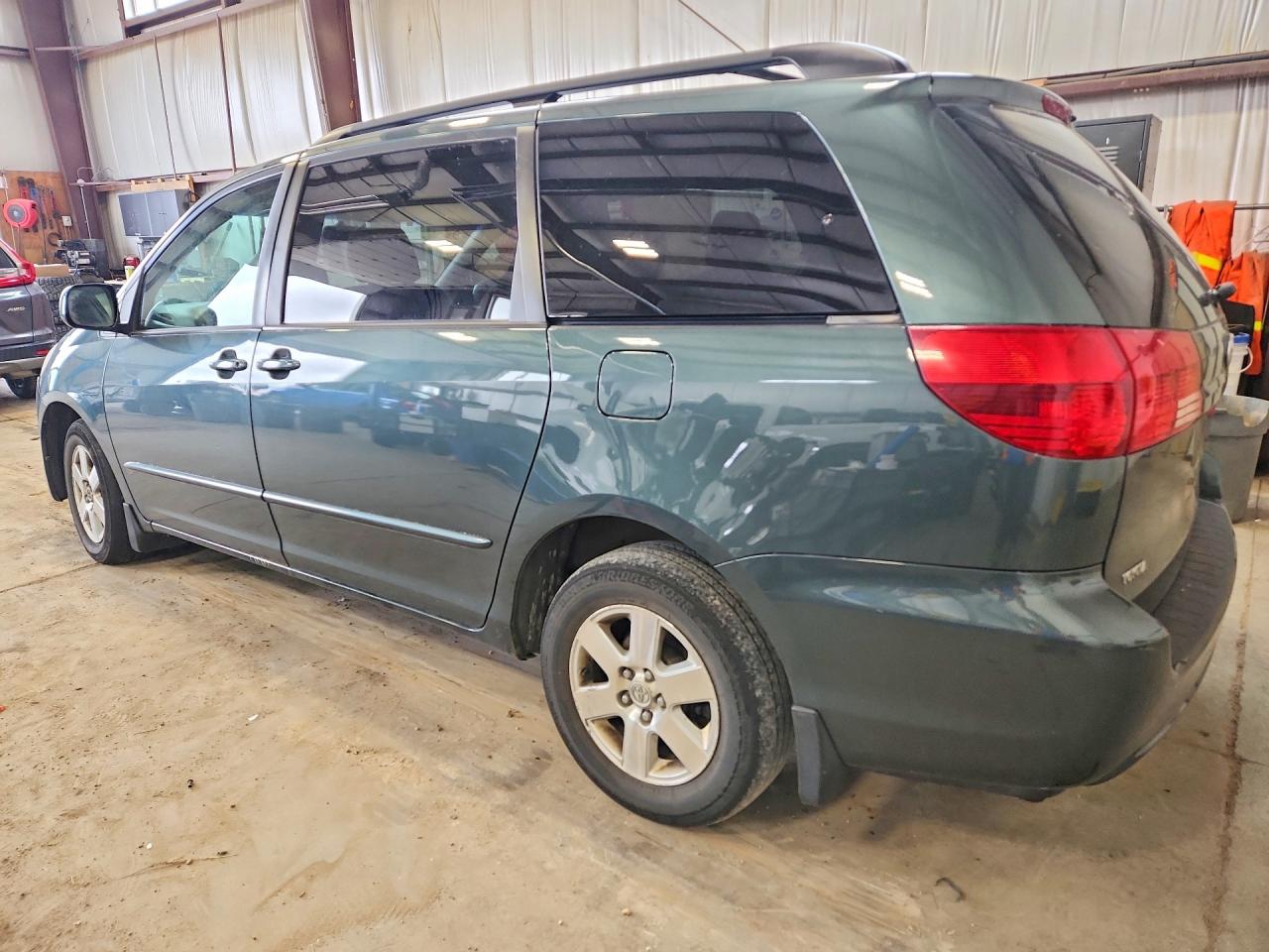 2004 Toyota Sienna Ce 7 Passenger Green vin: 5TDZA23C94S011068