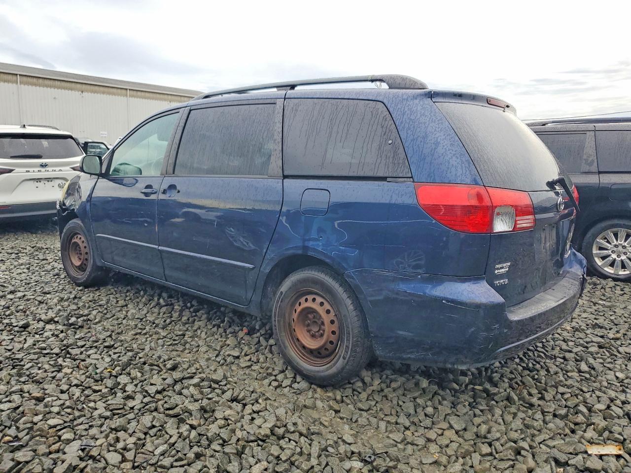 2004 Toyota Sienna Blue vin: 5TDZA23C94S034396