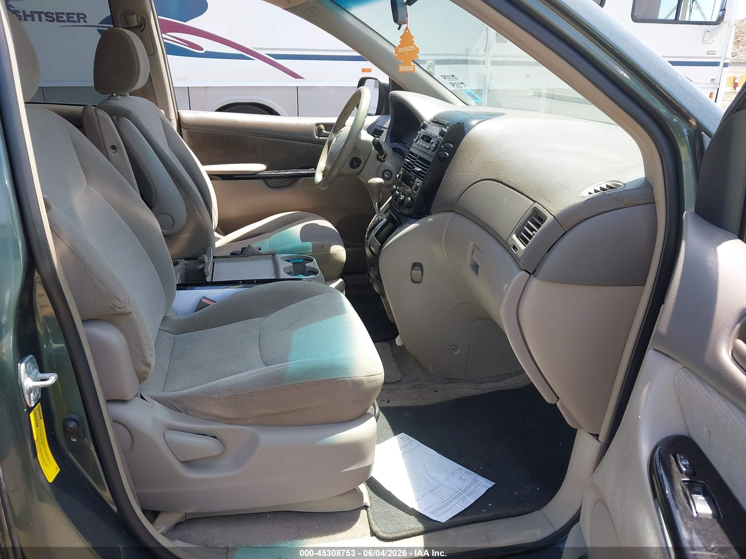 2004 Toyota Sienna Le Green vin: 5TDZA23C94S070895