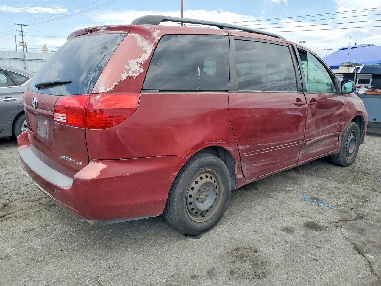 2004 Toyota Sienna Le 8 Passenger Red vin: 5TDZA23C94S079581