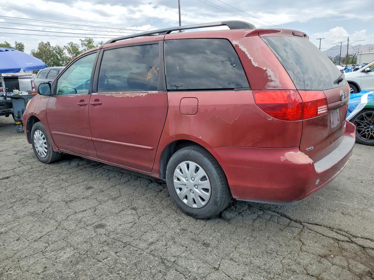 2004 Toyota Sienna Le 8 Passenger Red vin: 5TDZA23C94S079581