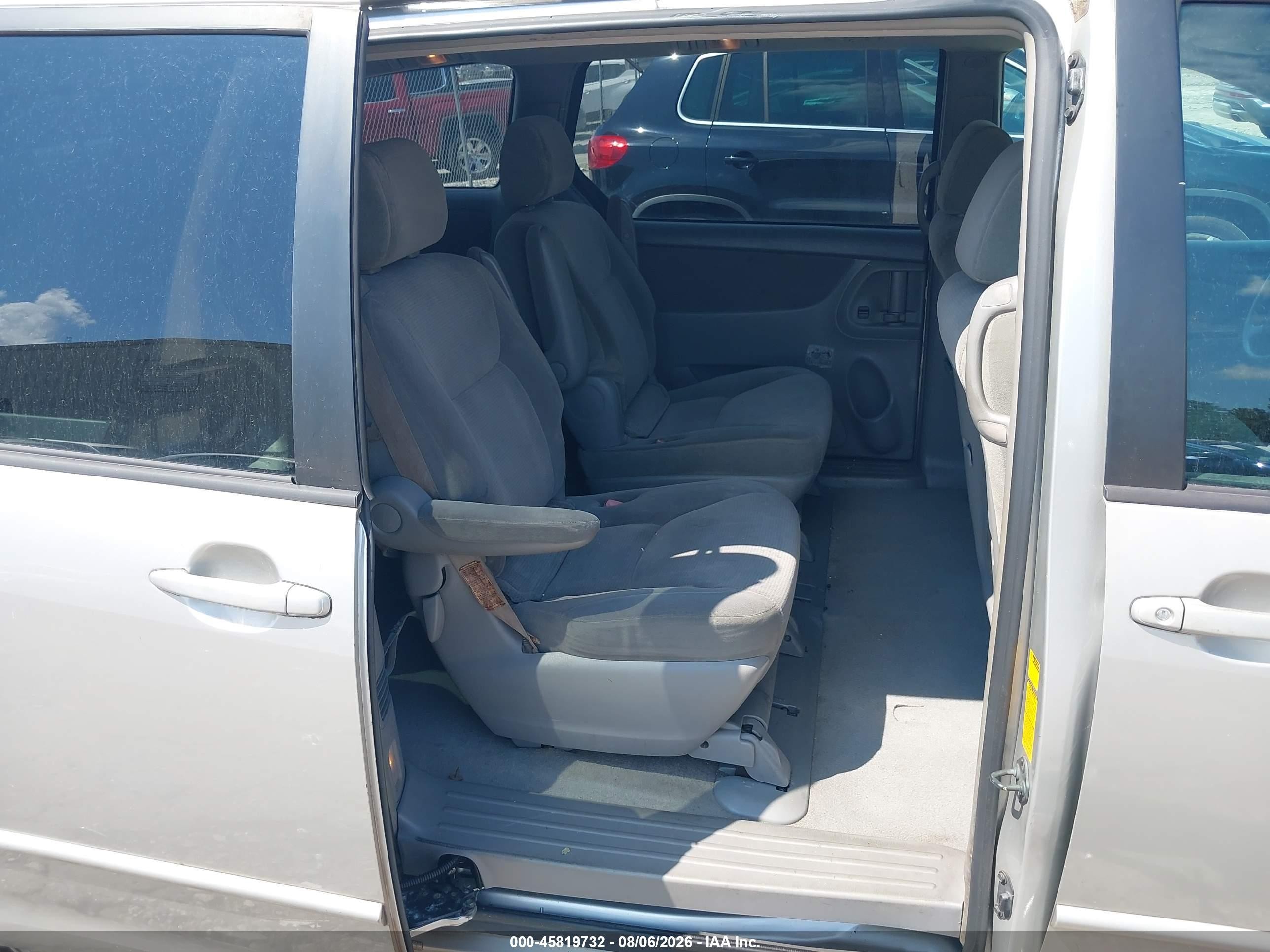2004 Toyota Sienna Le Silver vin: 5TDZA23C94S094792
