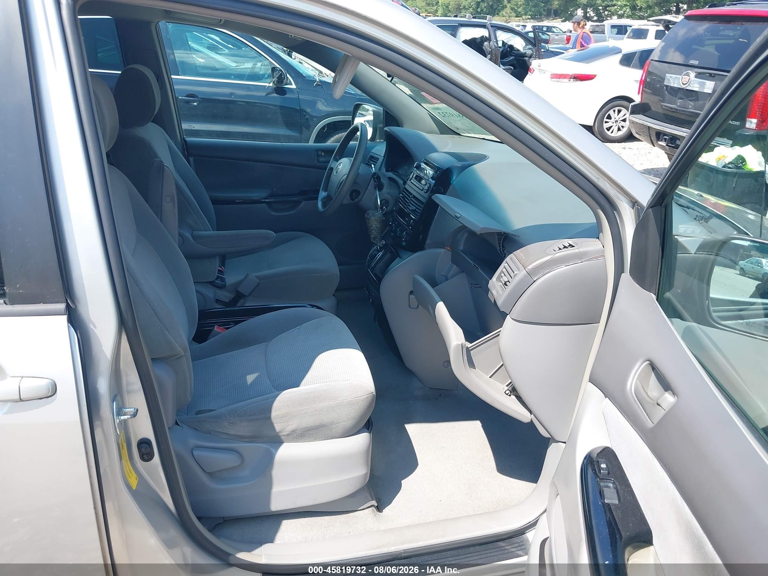 2004 Toyota Sienna Le Silver vin: 5TDZA23C94S094792