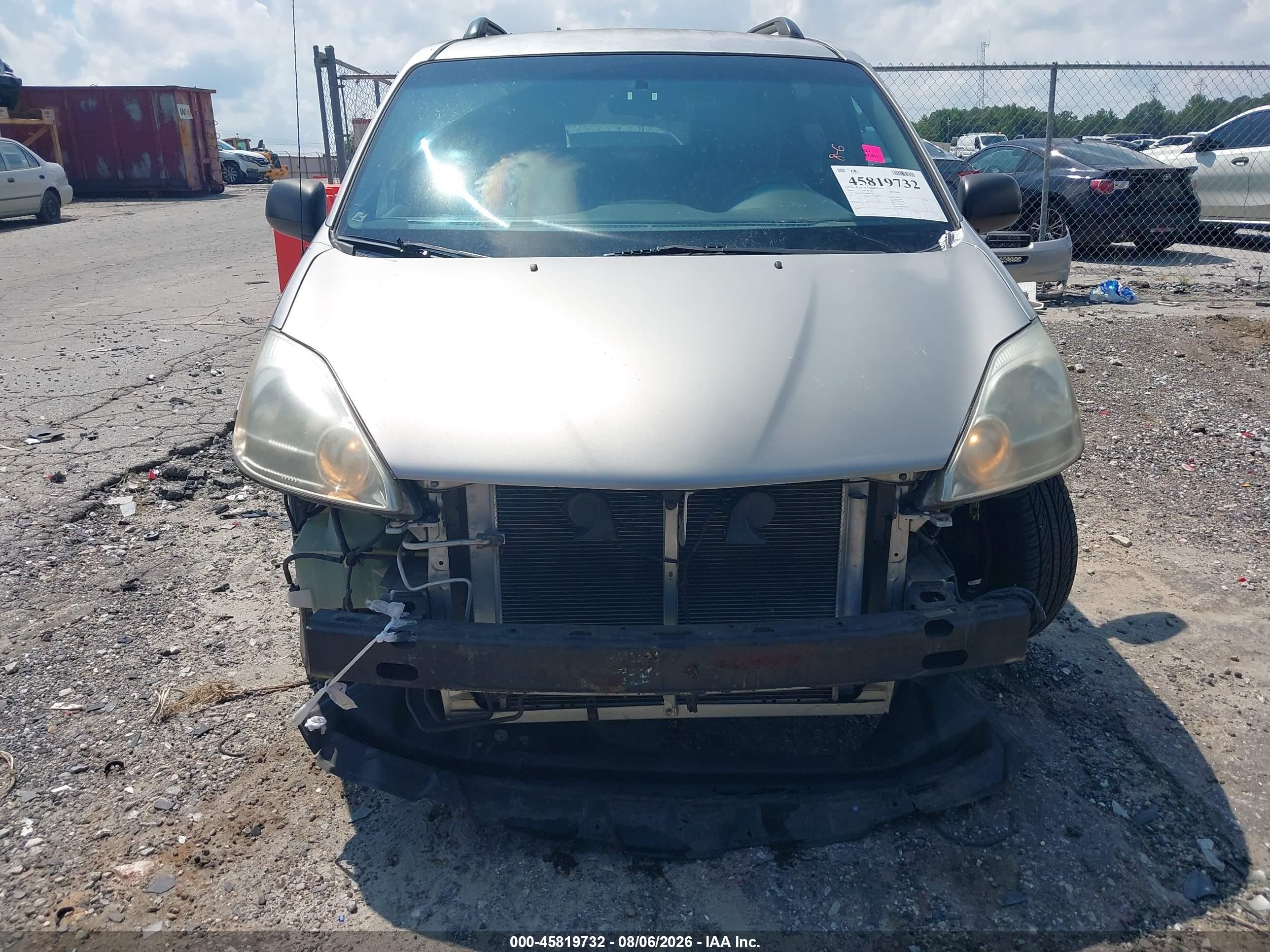 2004 Toyota Sienna Le Silver vin: 5TDZA23C94S094792