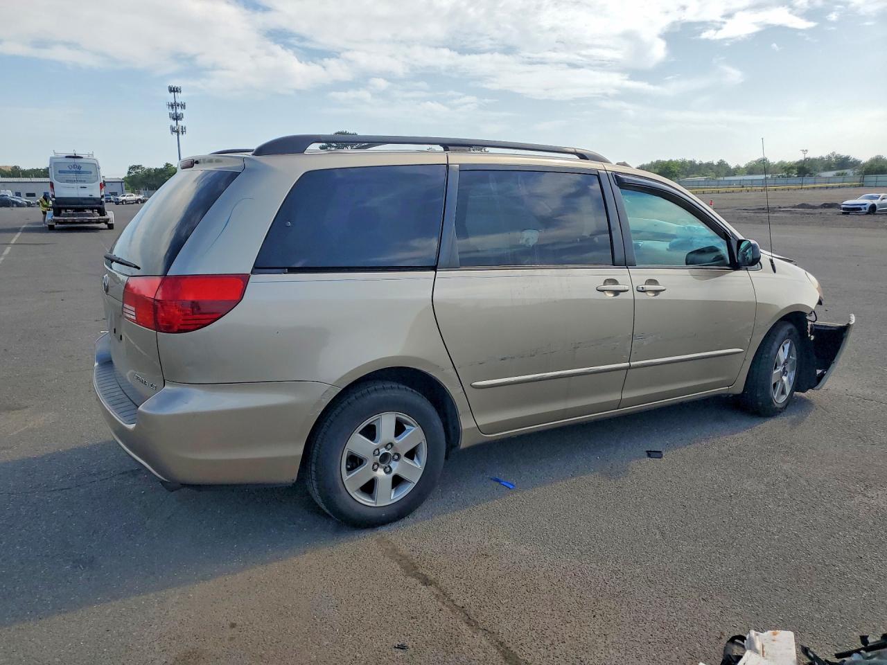 2004 Toyota Sienna Le 7 Passenger Tan vin: 5TDZA23C94S099975