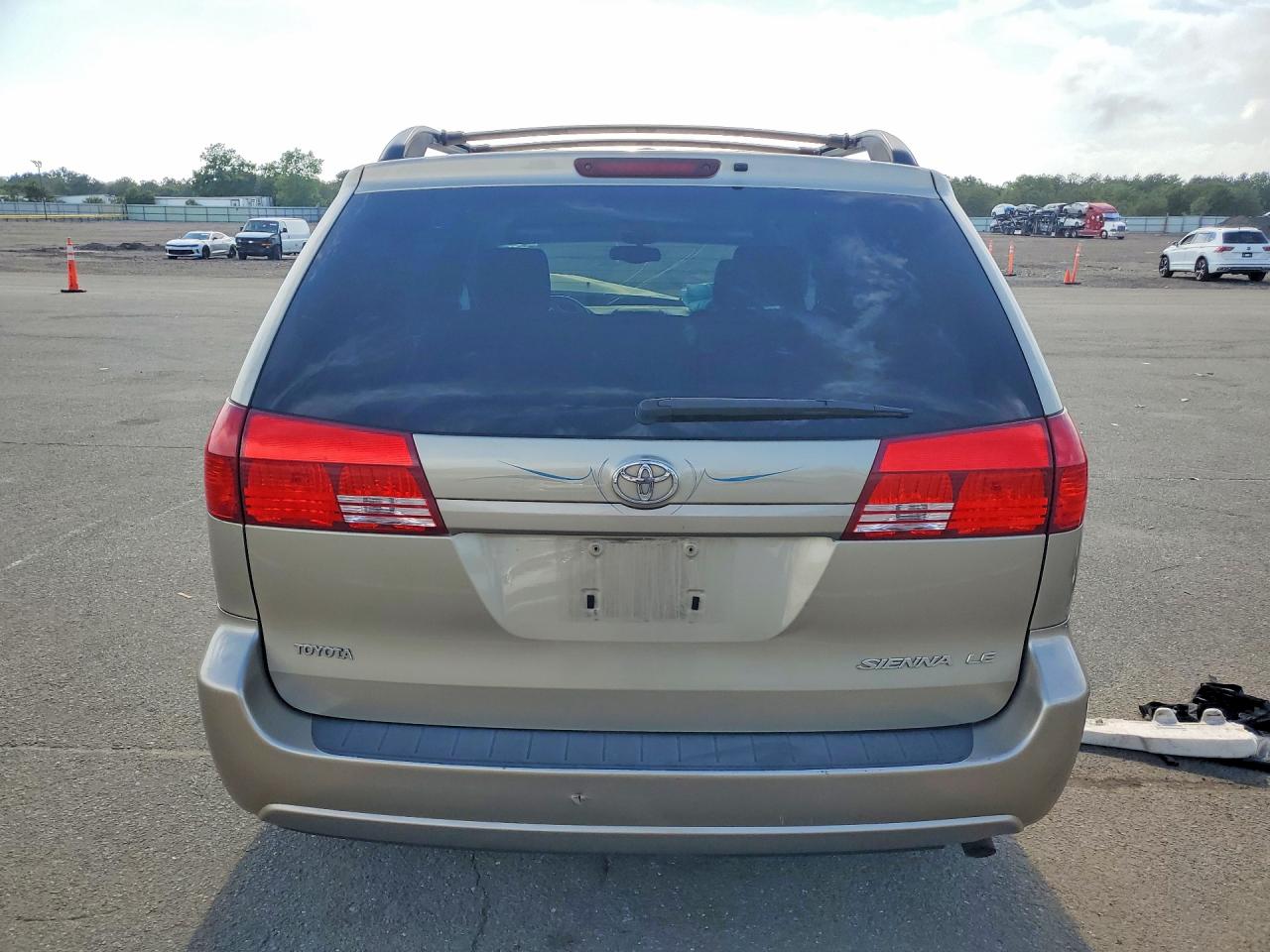 2004 Toyota Sienna Le 7 Passenger Tan vin: 5TDZA23C94S099975