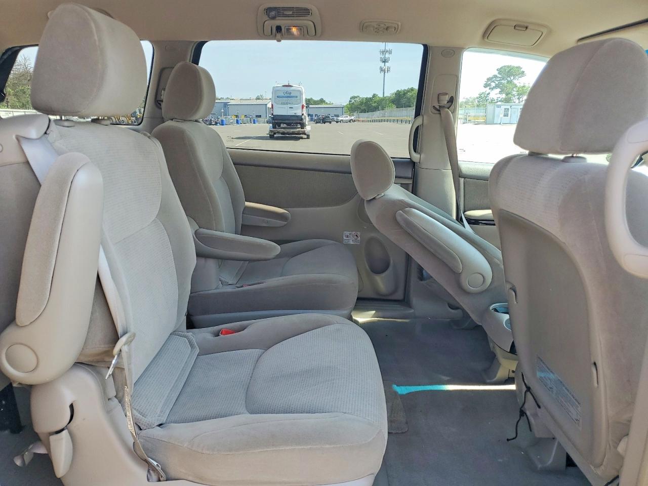 2004 Toyota Sienna Le 7 Passenger Tan vin: 5TDZA23C94S099975