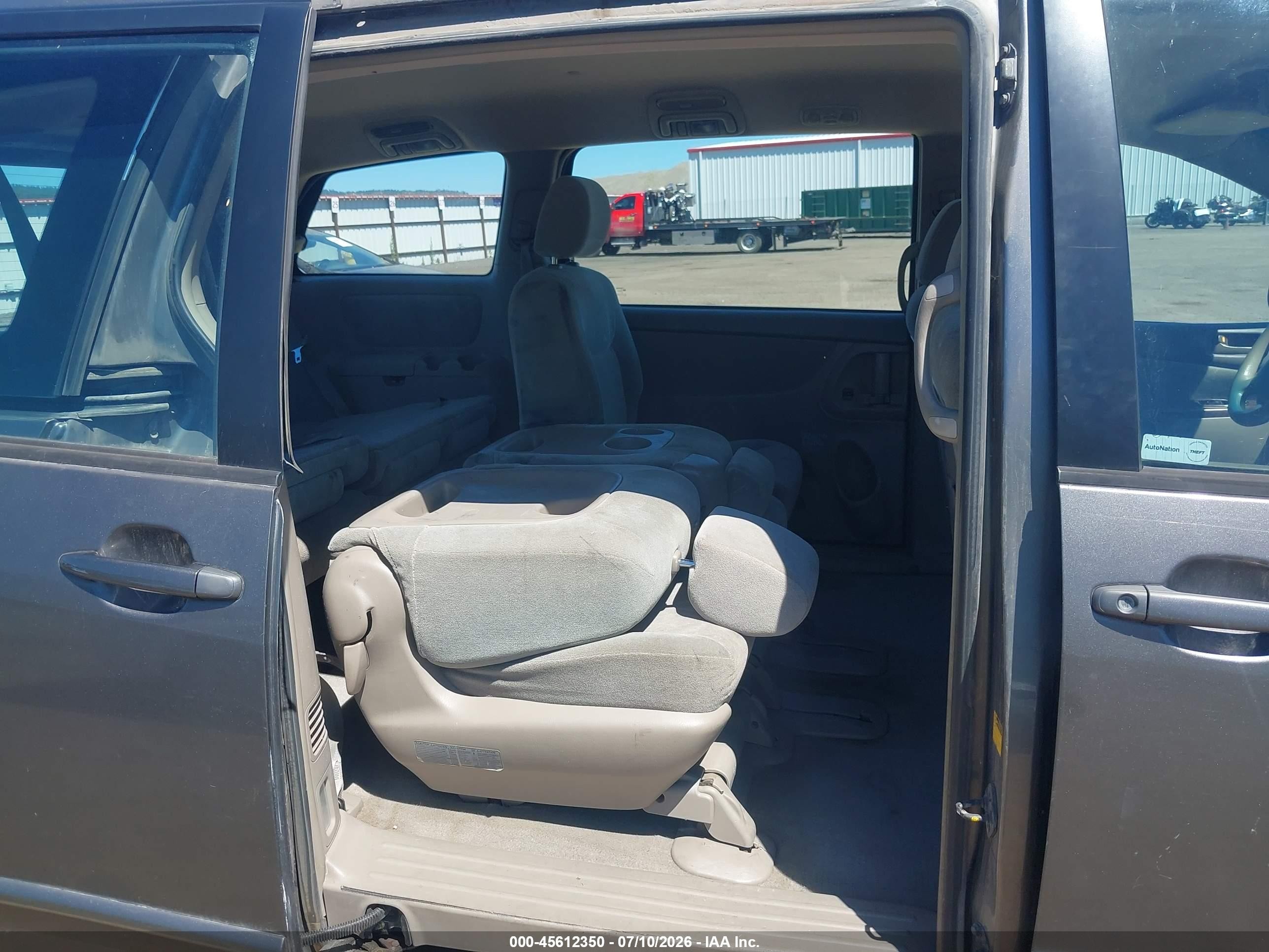 2004 Toyota Sienna Ce Gray vin: 5TDZA23C94S101109