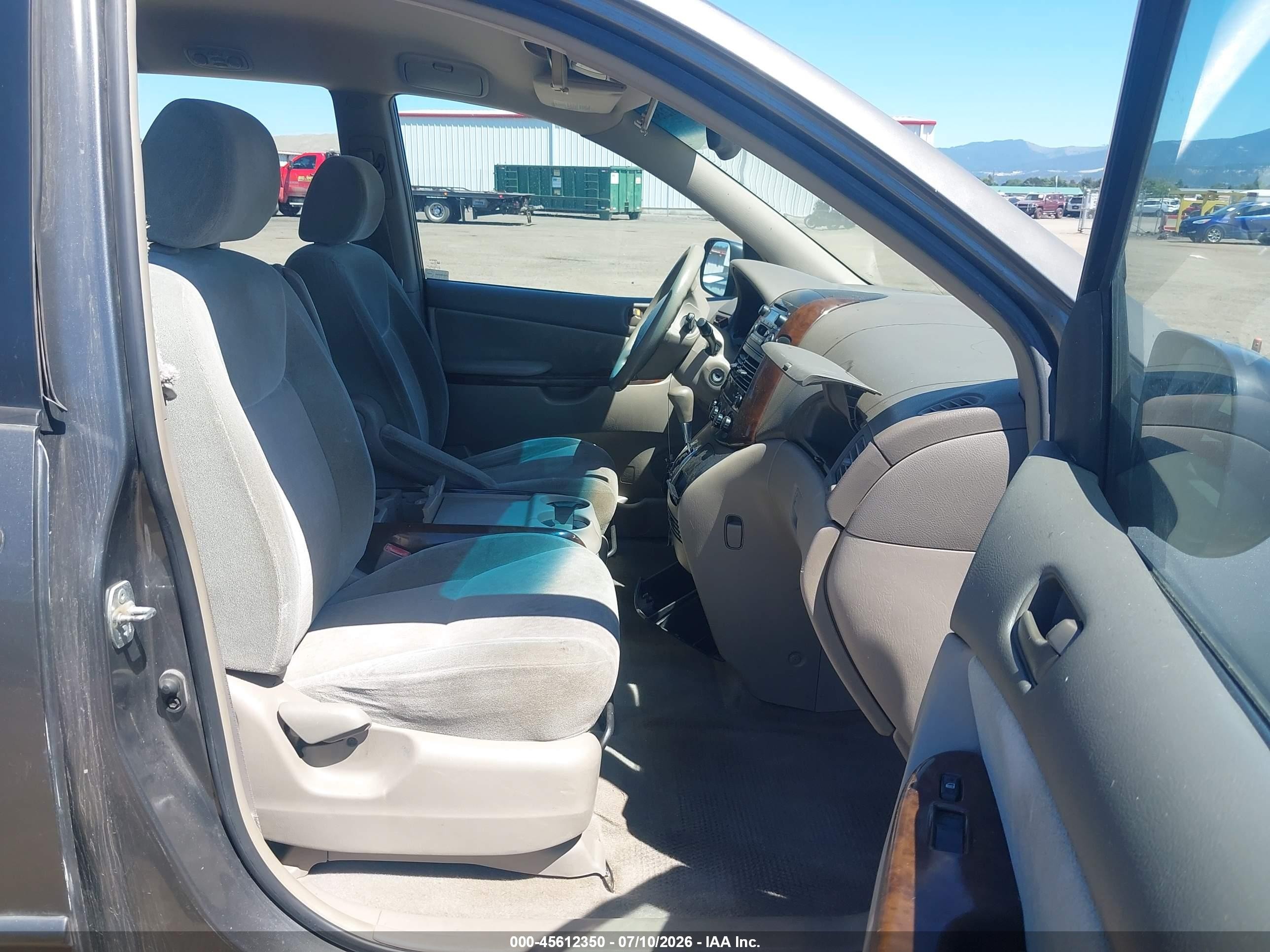 2004 Toyota Sienna Ce Gray vin: 5TDZA23C94S101109