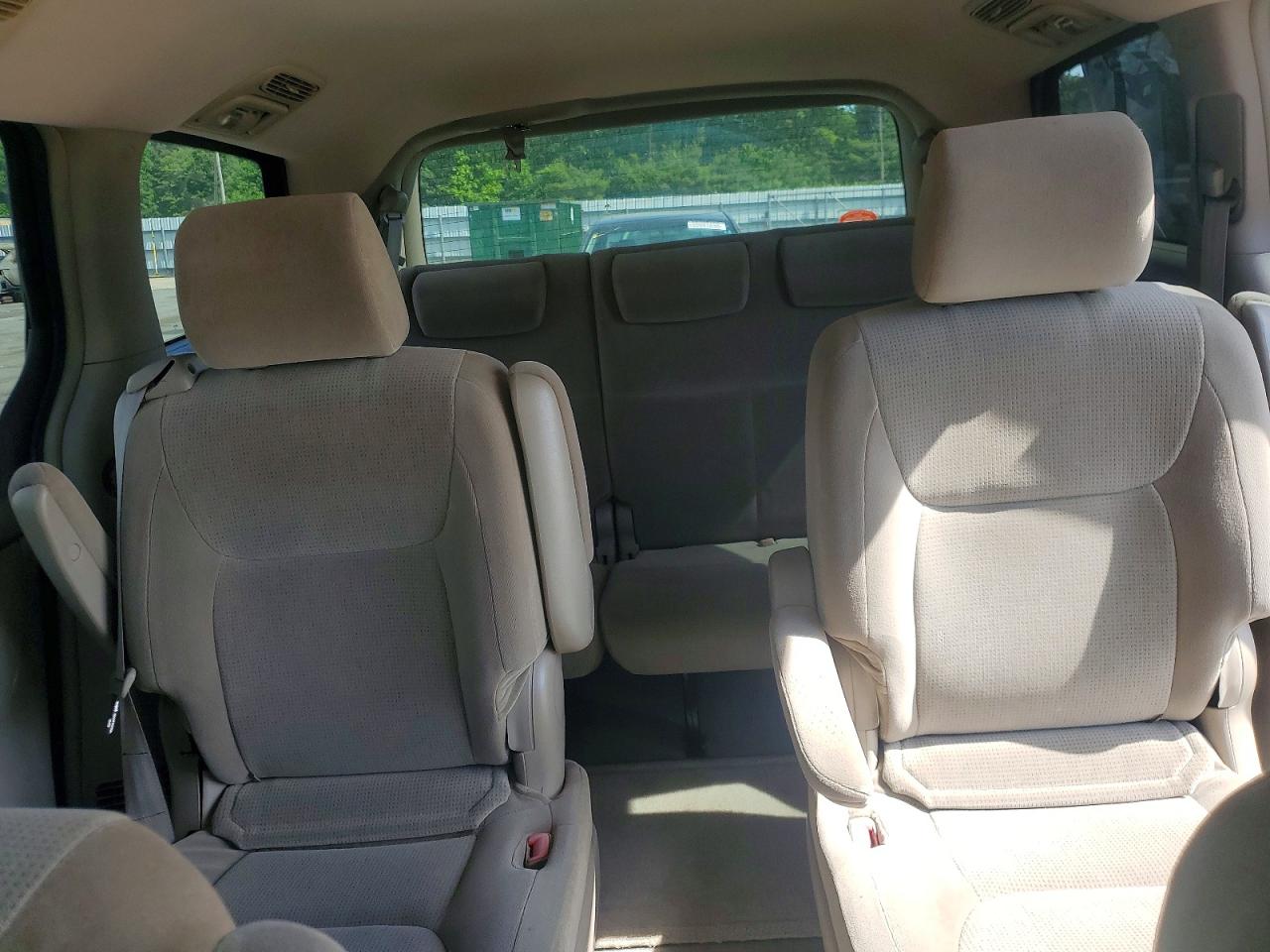 2004 Toyota Sienna Le 7 Passenger Blue vin: 5TDZA23C94S109341