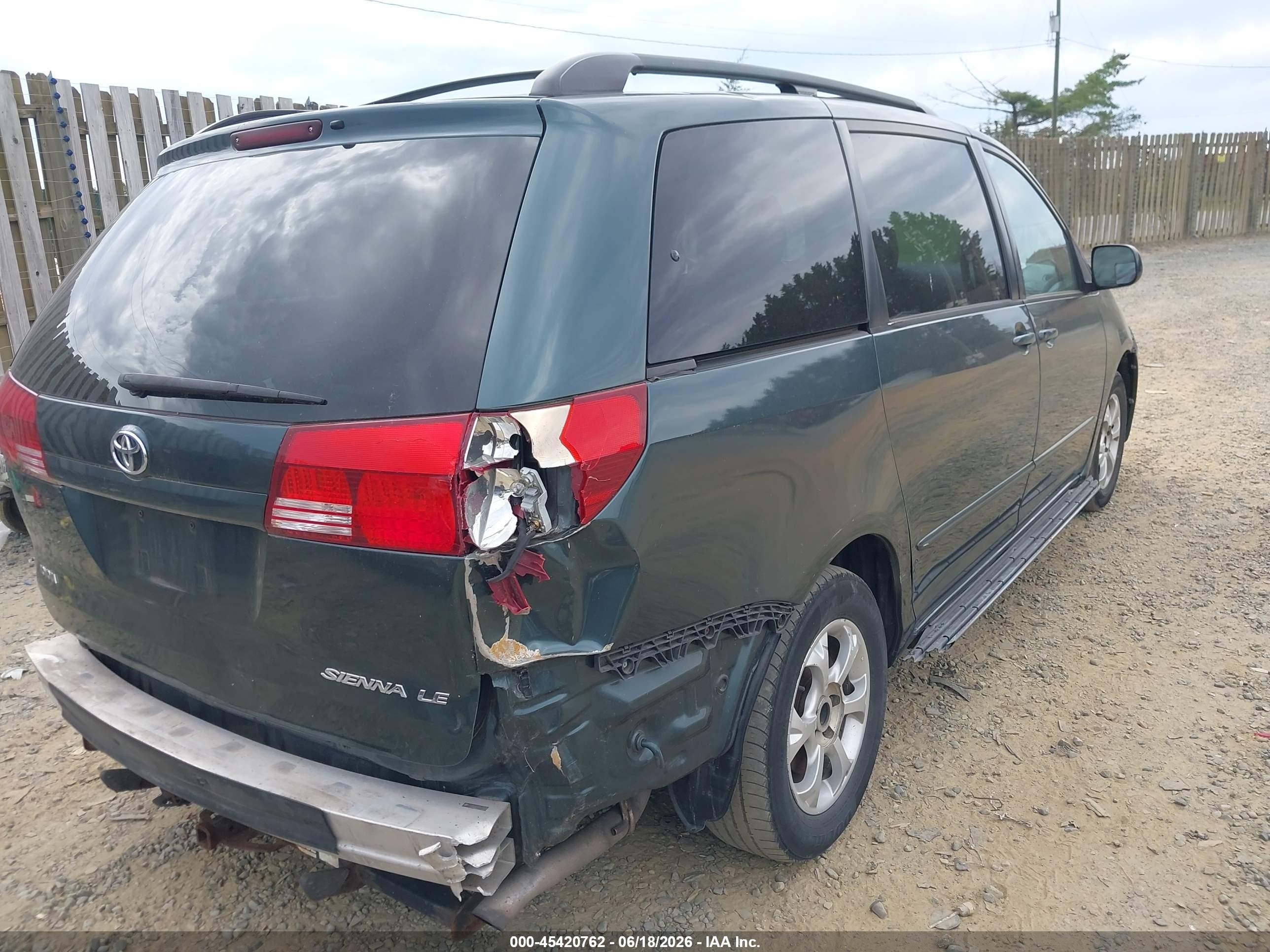 2004 Toyota Sienna Le Green vin: 5TDZA23C94S188316