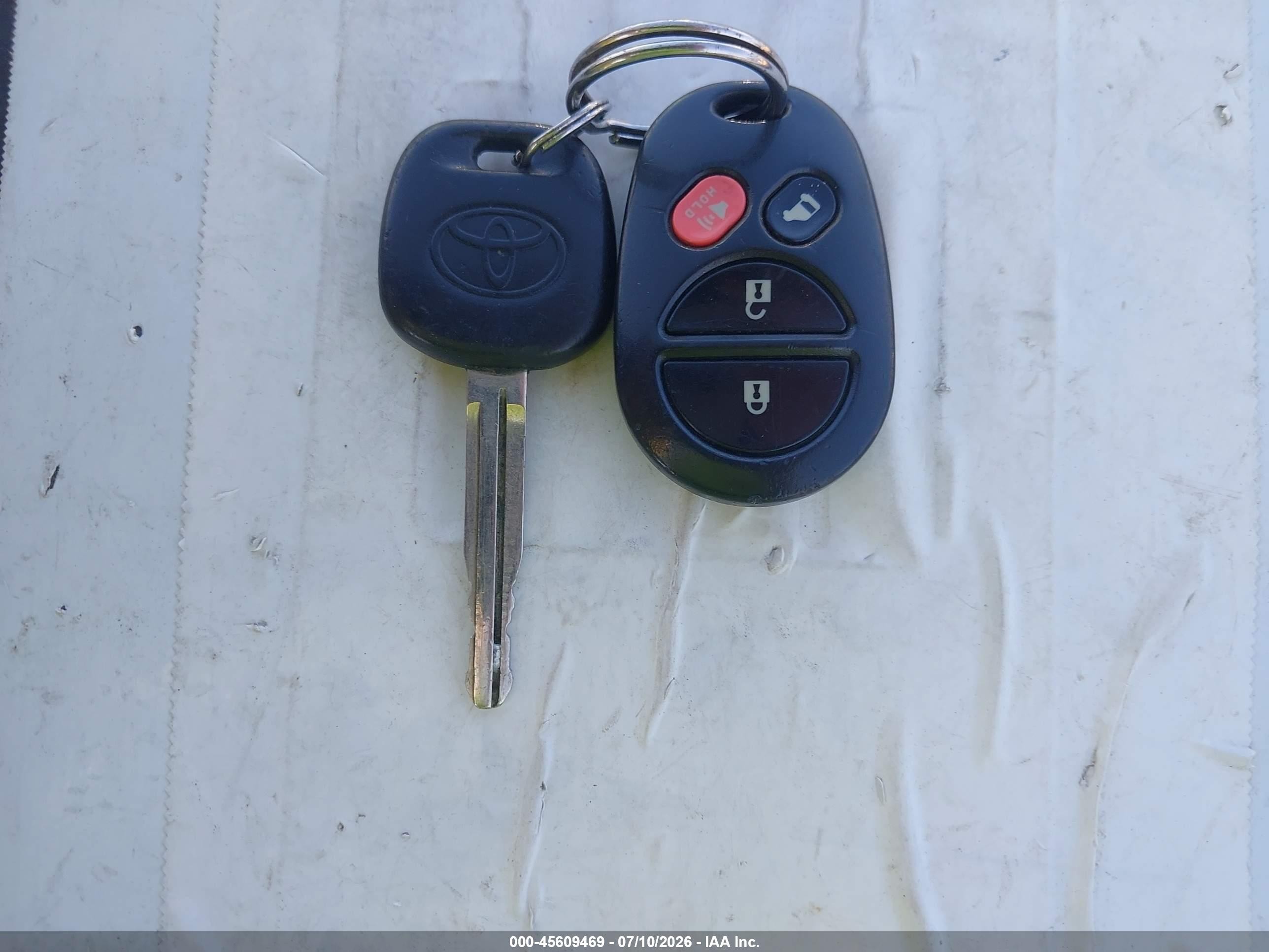 2004 Toyota Sienna Le Синий vin: 5TDZA23C94S207799