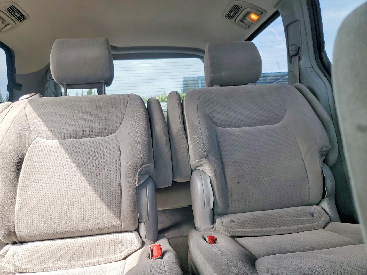 2005 Toyota Sienna Le 7 Passenger Blue vin: 5TDZA23C95S233577