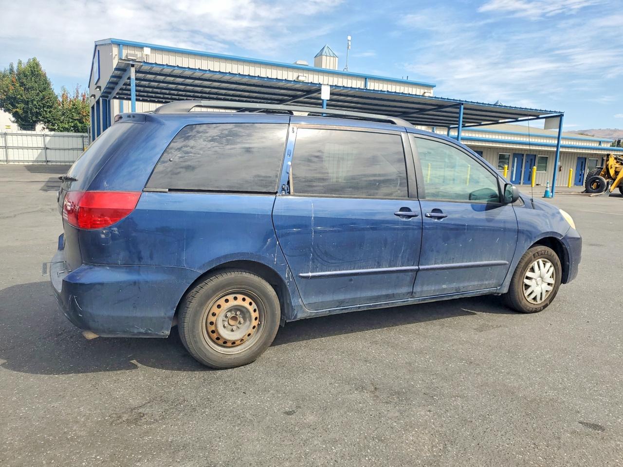 2005 Toyota Sienna Le 7 Passenger Blue vin: 5TDZA23C95S233577