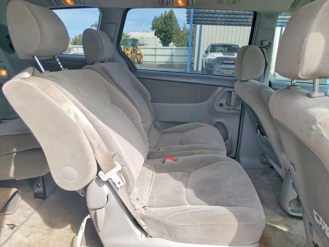 2005 Toyota Sienna Le 7 Passenger Blue vin: 5TDZA23C95S233577