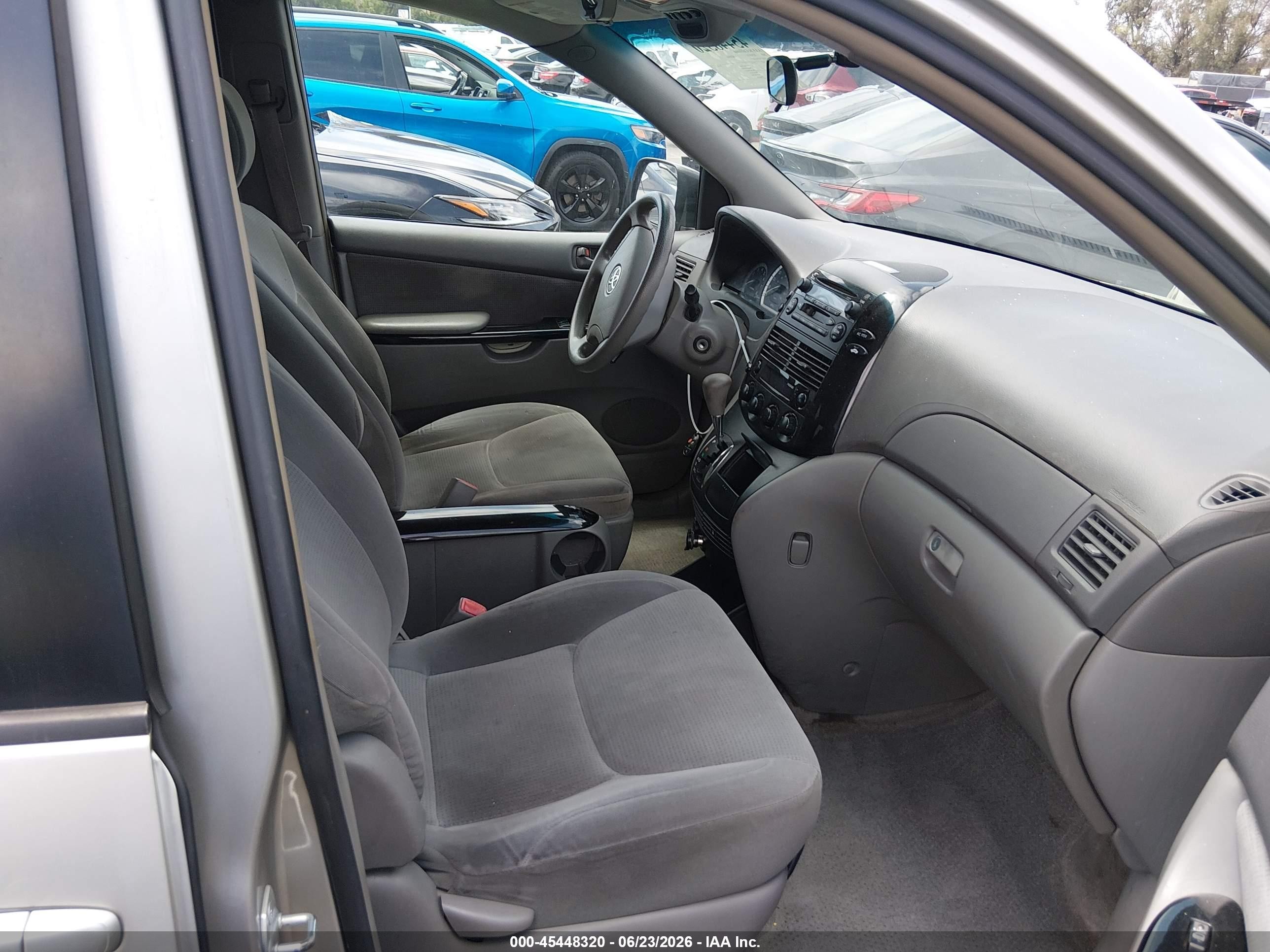 2005 Toyota Sienna Le Silver vin: 5TDZA23C95S250573