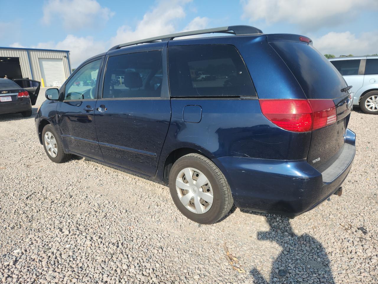 2005 Toyota Sienna Le 7 Passenger Blue vin: 5TDZA23C95S254493