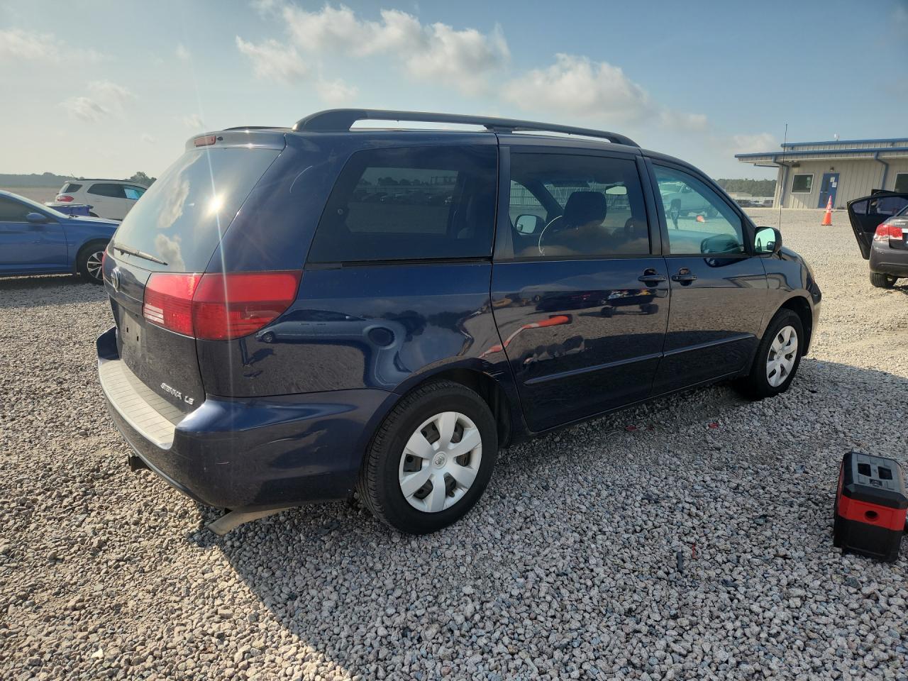 2005 Toyota Sienna Le 7 Passenger Blue vin: 5TDZA23C95S254493