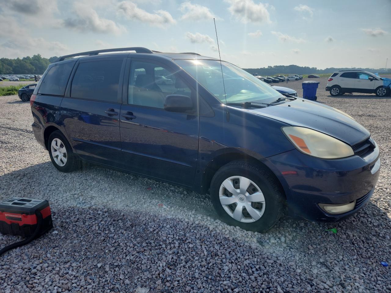 2005 Toyota Sienna Le 7 Passenger Blue vin: 5TDZA23C95S254493