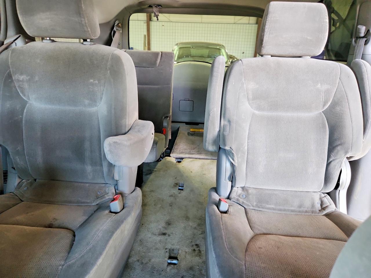 2005 Toyota Sienna Le 7 Passenger Blue vin: 5TDZA23C95S278986