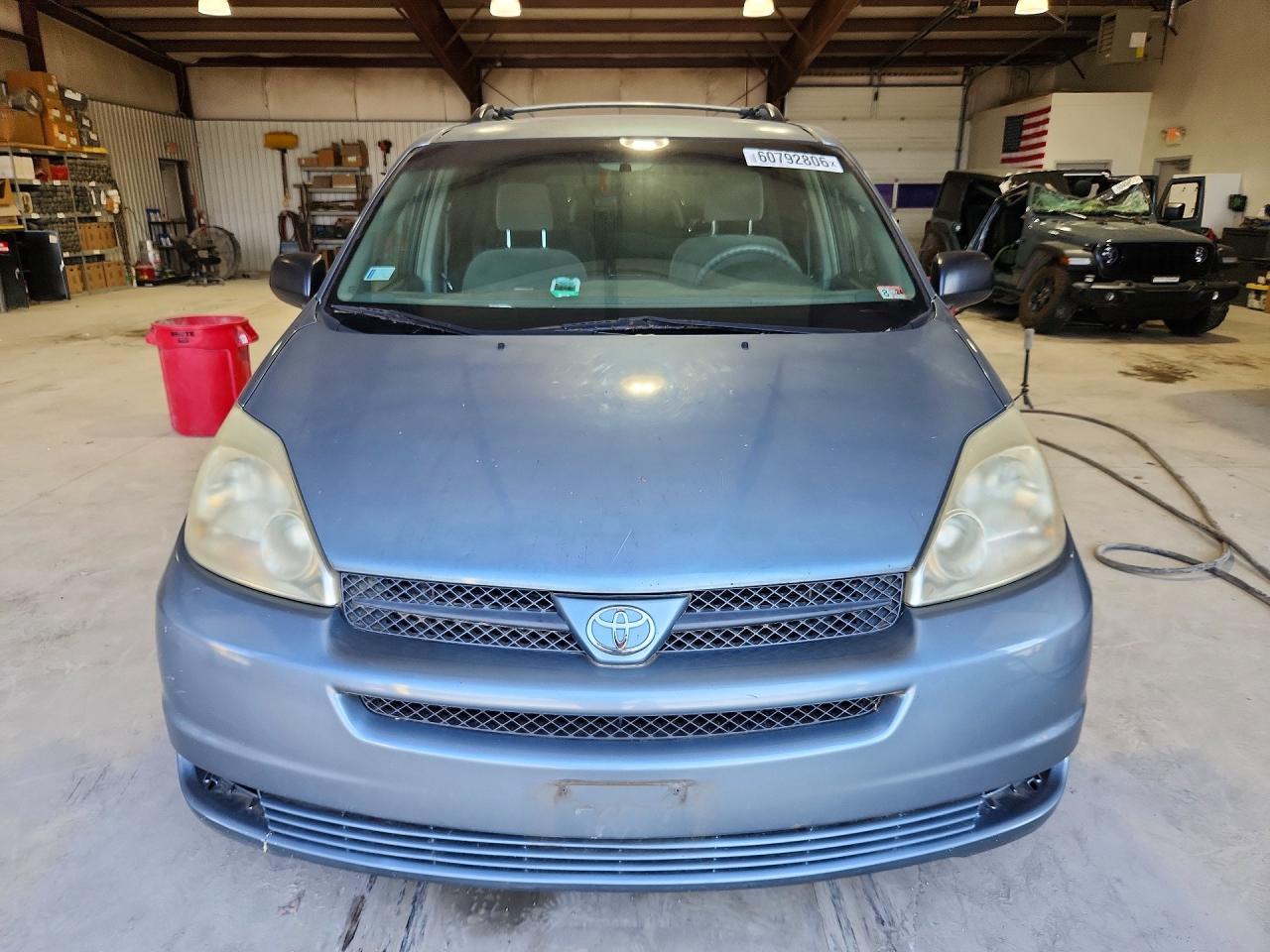 2005 Toyota Sienna Le 7 Passenger Blue vin: 5TDZA23C95S278986