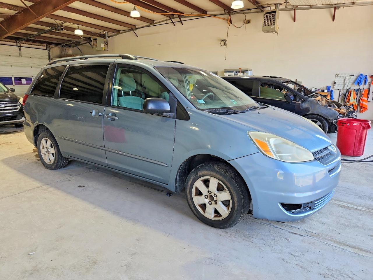 2005 Toyota Sienna Le 7 Passenger Blue vin: 5TDZA23C95S278986