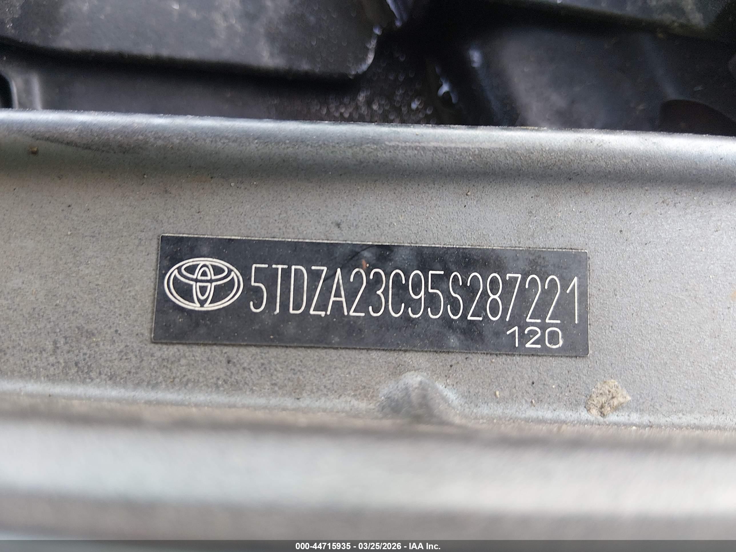 2005 Toyota Sienna Le Green vin: 5TDZA23C95S287221