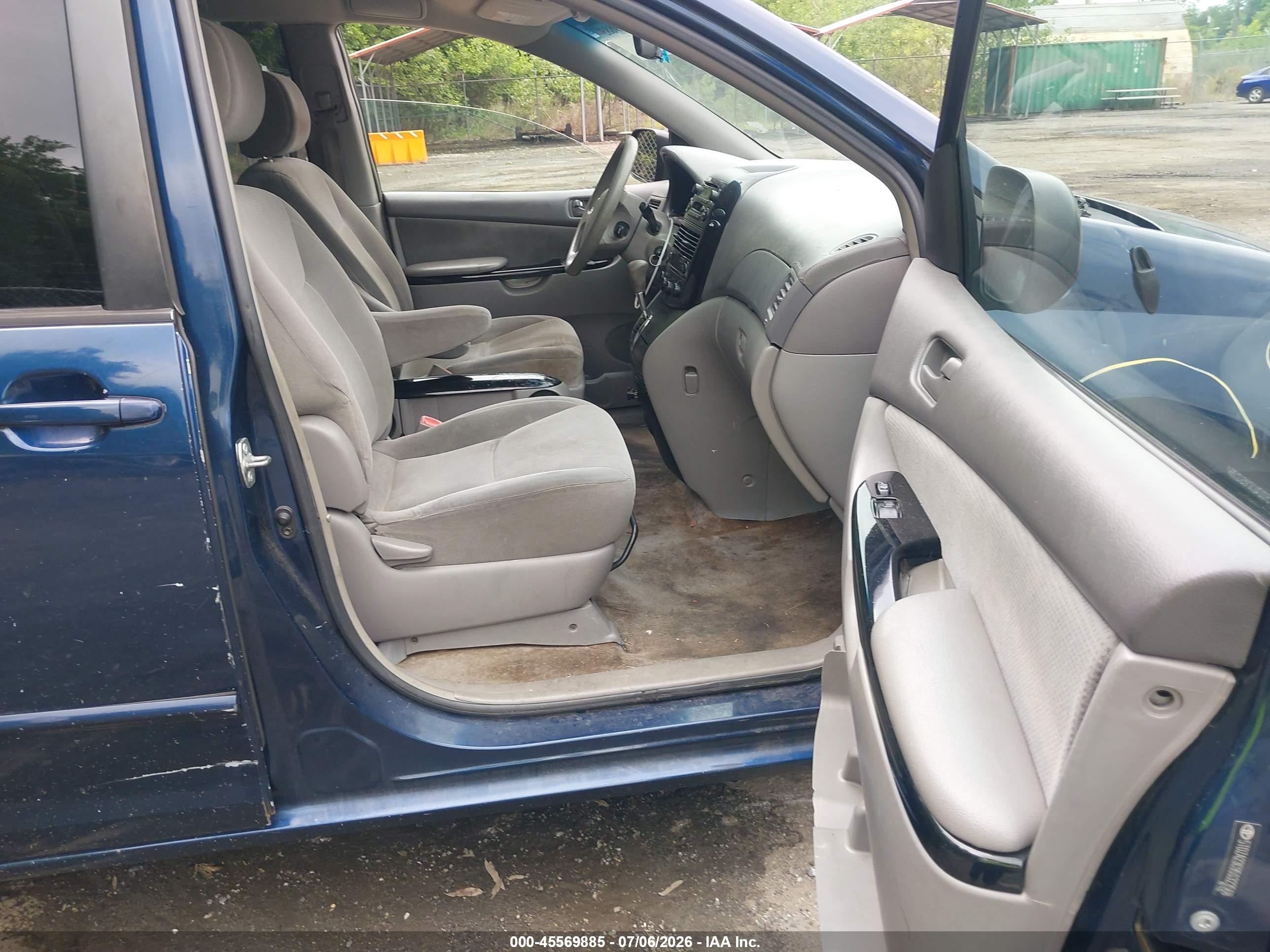 2005 Toyota Sienna Le Blue vin: 5TDZA23C95S323568