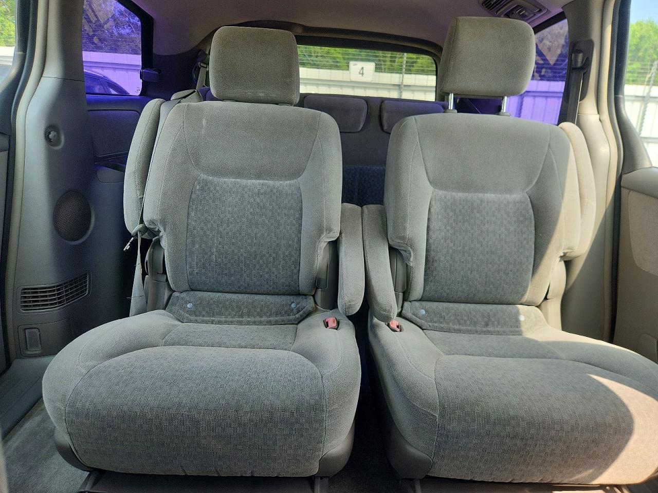 2005 Toyota Sienna Ce 7 Passenger Серебряный vin: 5TDZA23C95S339186