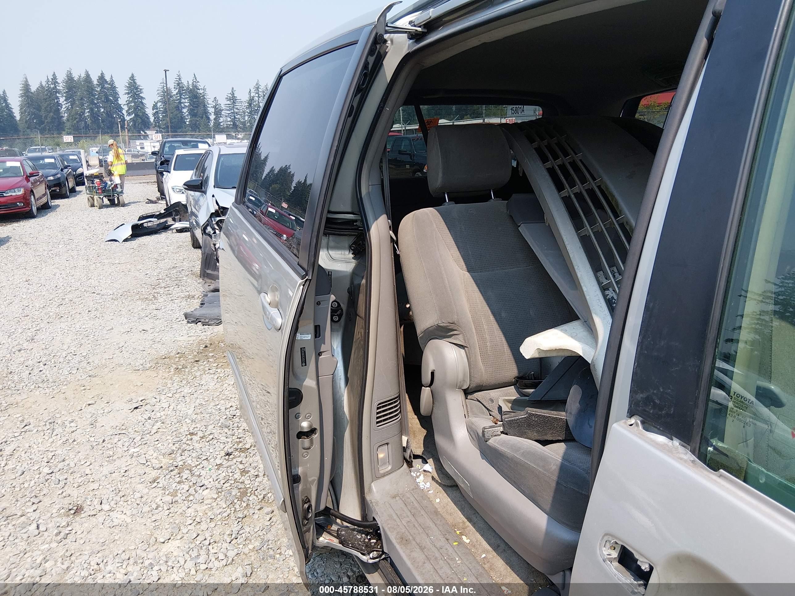 2005 Toyota Sienna Le Silver vin: 5TDZA23C95S352956